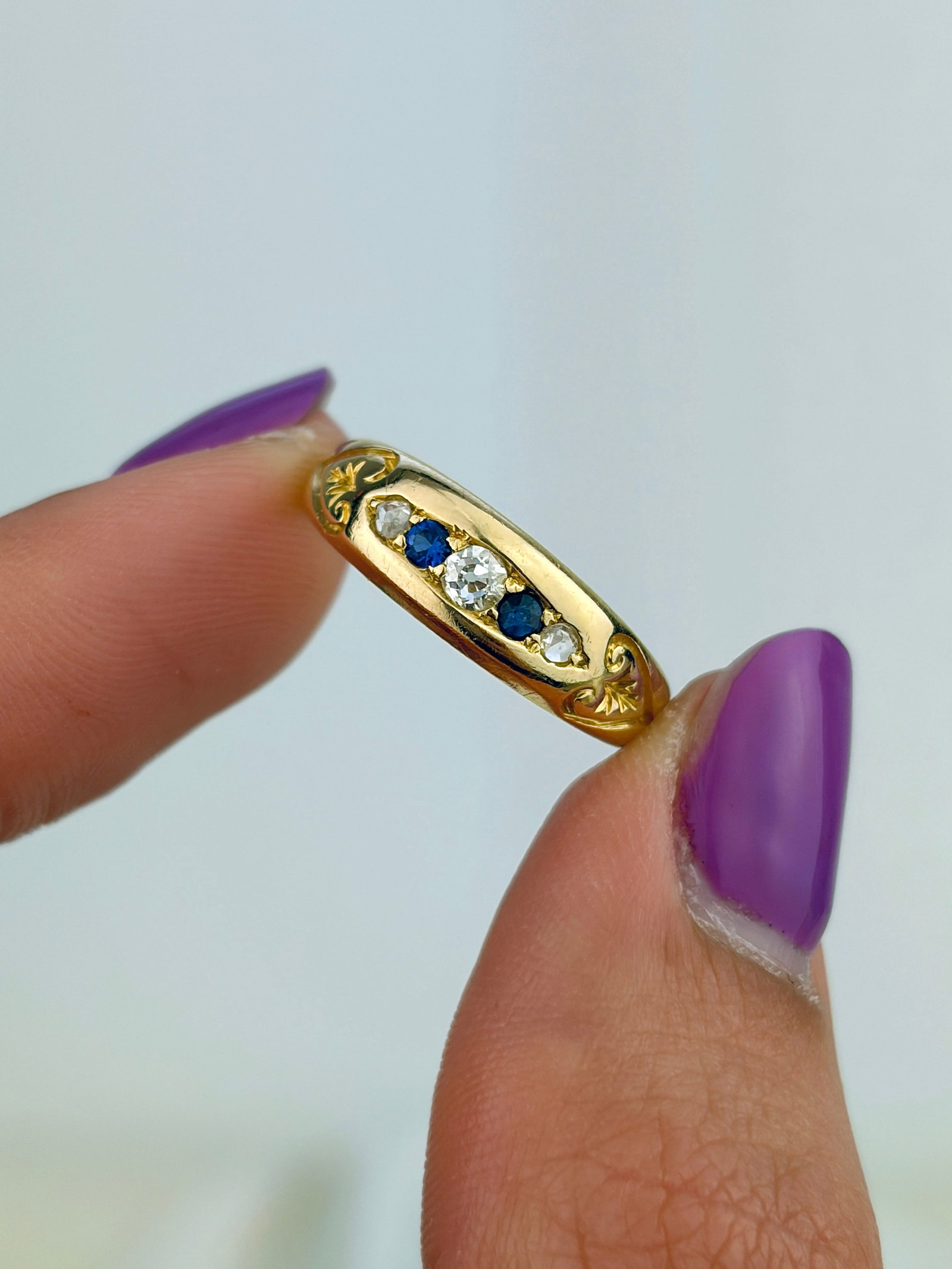 ANTIQUE C.1900 18CT YELLOW GOLD SAPPHIRE AND DIAMOND 5 STONE RING - 5