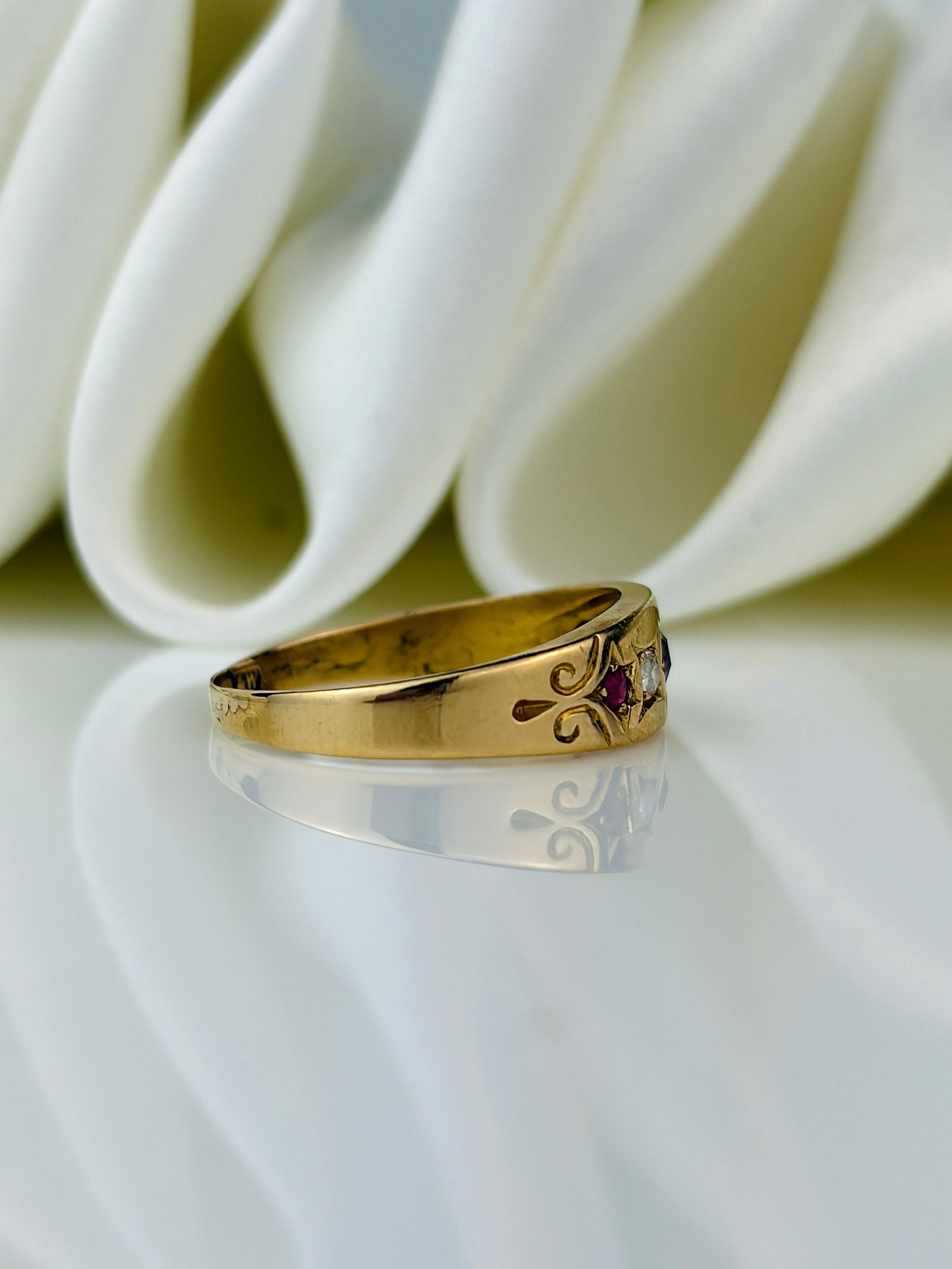 antique 18ct yellow gold ruby and diamond 5 stone ring - 2