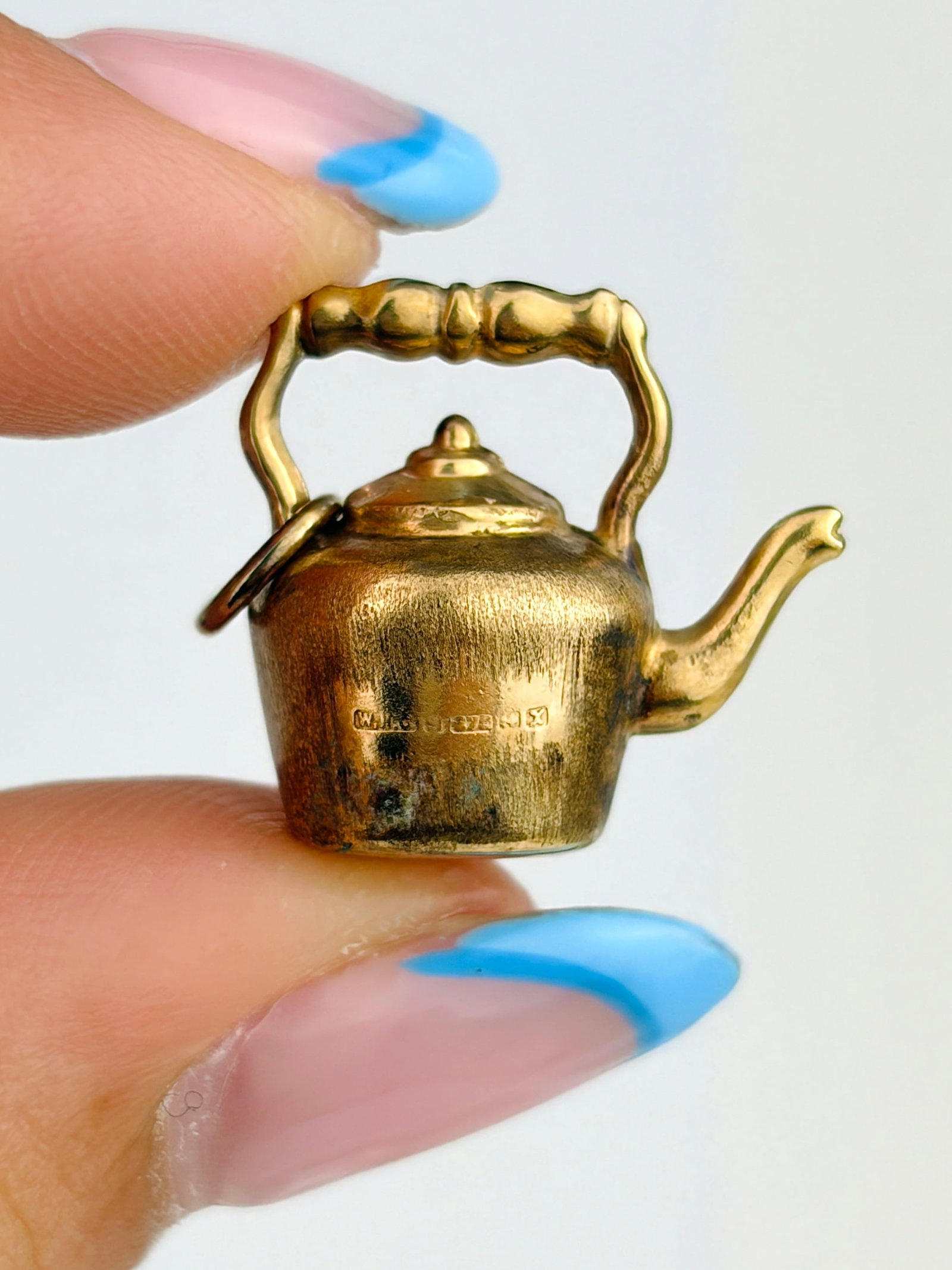 VINTAGE 9CT GOLD TEA POT CHARM: VINTAGE 9CT GOLD TEA POT CHARM