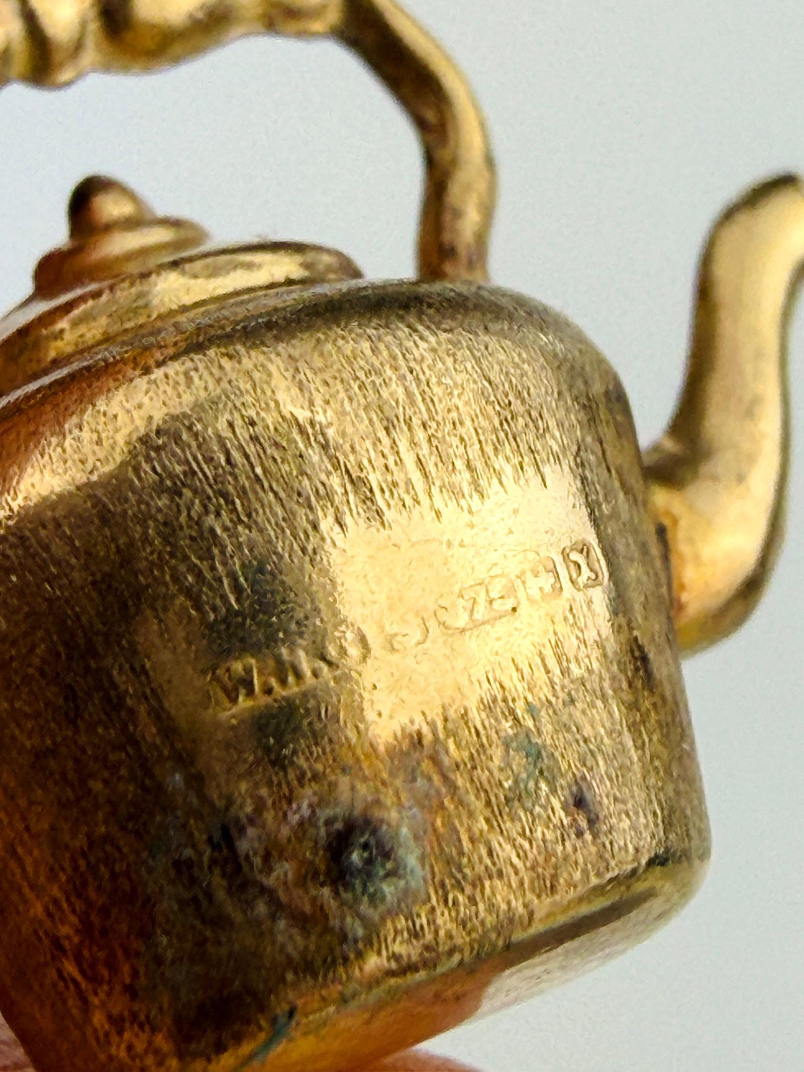 VINTAGE 9CT GOLD TEA POT CHARM - 4