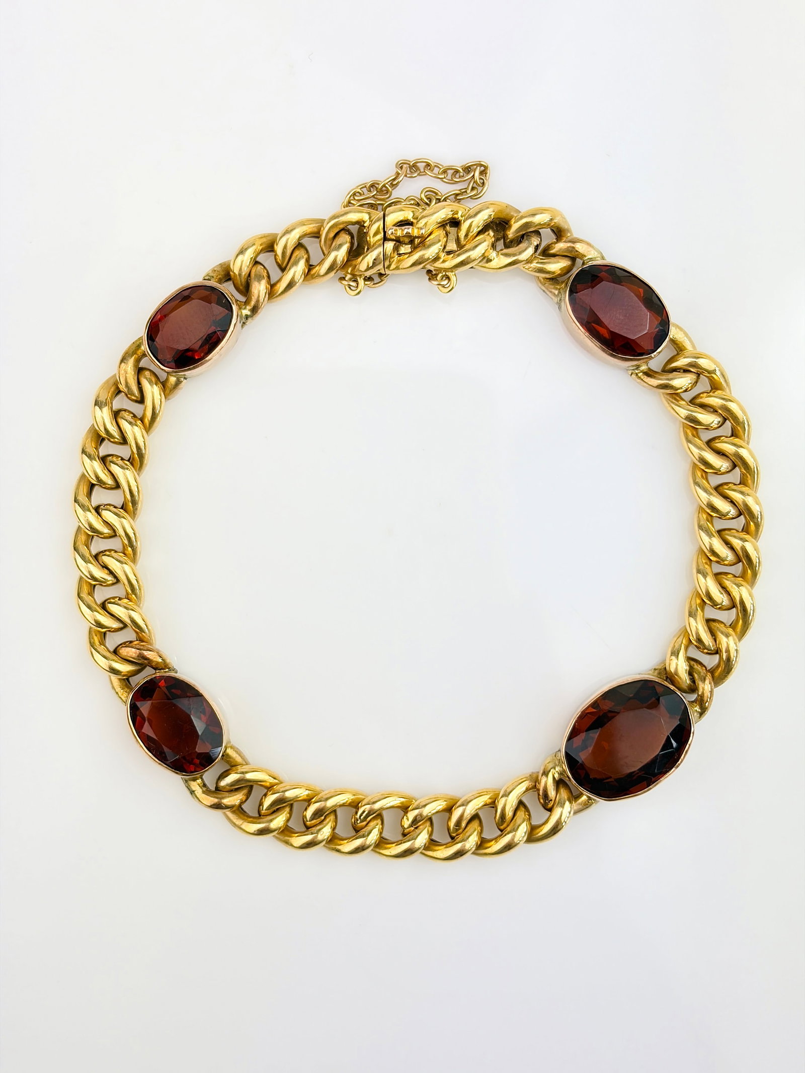 VINTAGE 18CT YELLOW GOLD CITRINE CHAIN BRACELET: VINTAGE 18CT YELLOW GOLD CITRINE CHAIN BRACELET Lovely chunky bracelet with citrine spaced stones! There is also a safety chain for extra security.