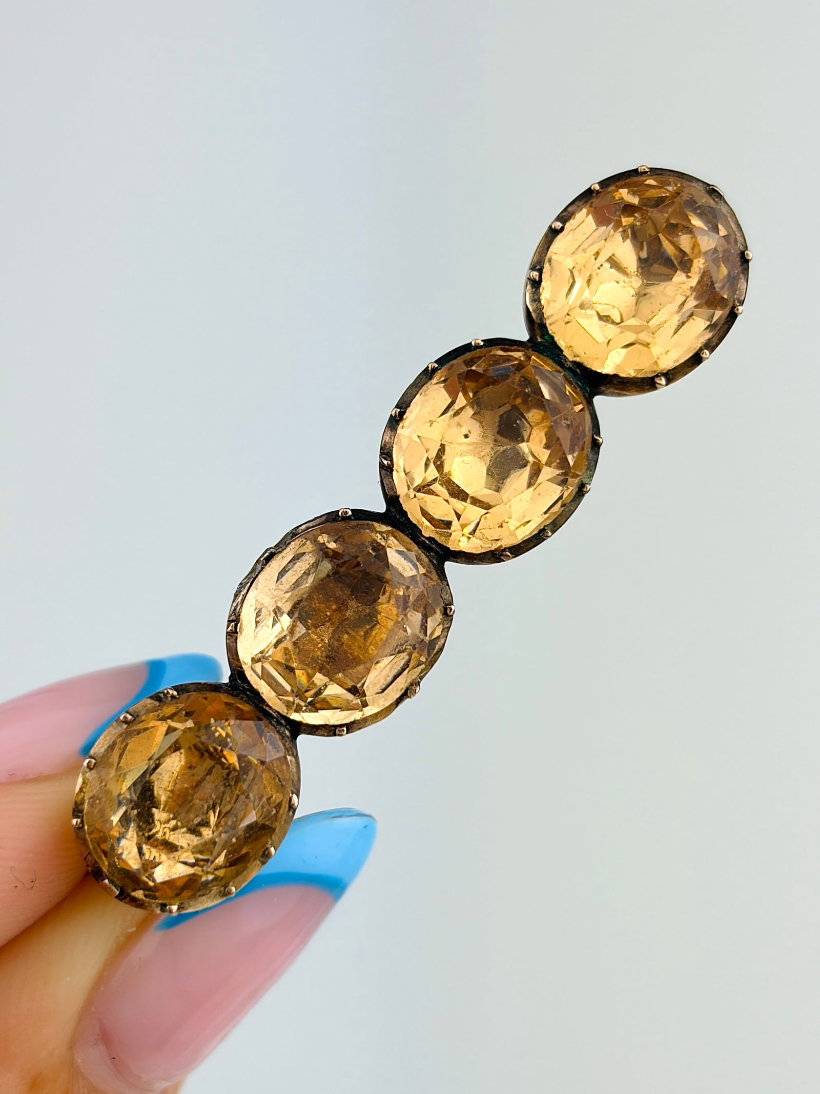 ANTIQUE GEORGIAN YELLOW PASTE BAR BROOCH IN GOLD: ANTIQUE GEORGIAN YELLOW PASTE BAR BROOCH IN GOLD Amazing antique brooch with four beautiful topaz stones!