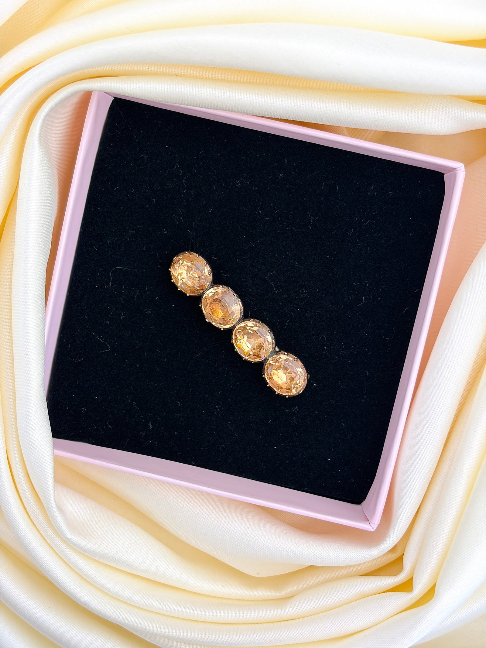 ANTIQUE GEORGIAN YELLOW PASTE BAR BROOCH IN GOLD - 7