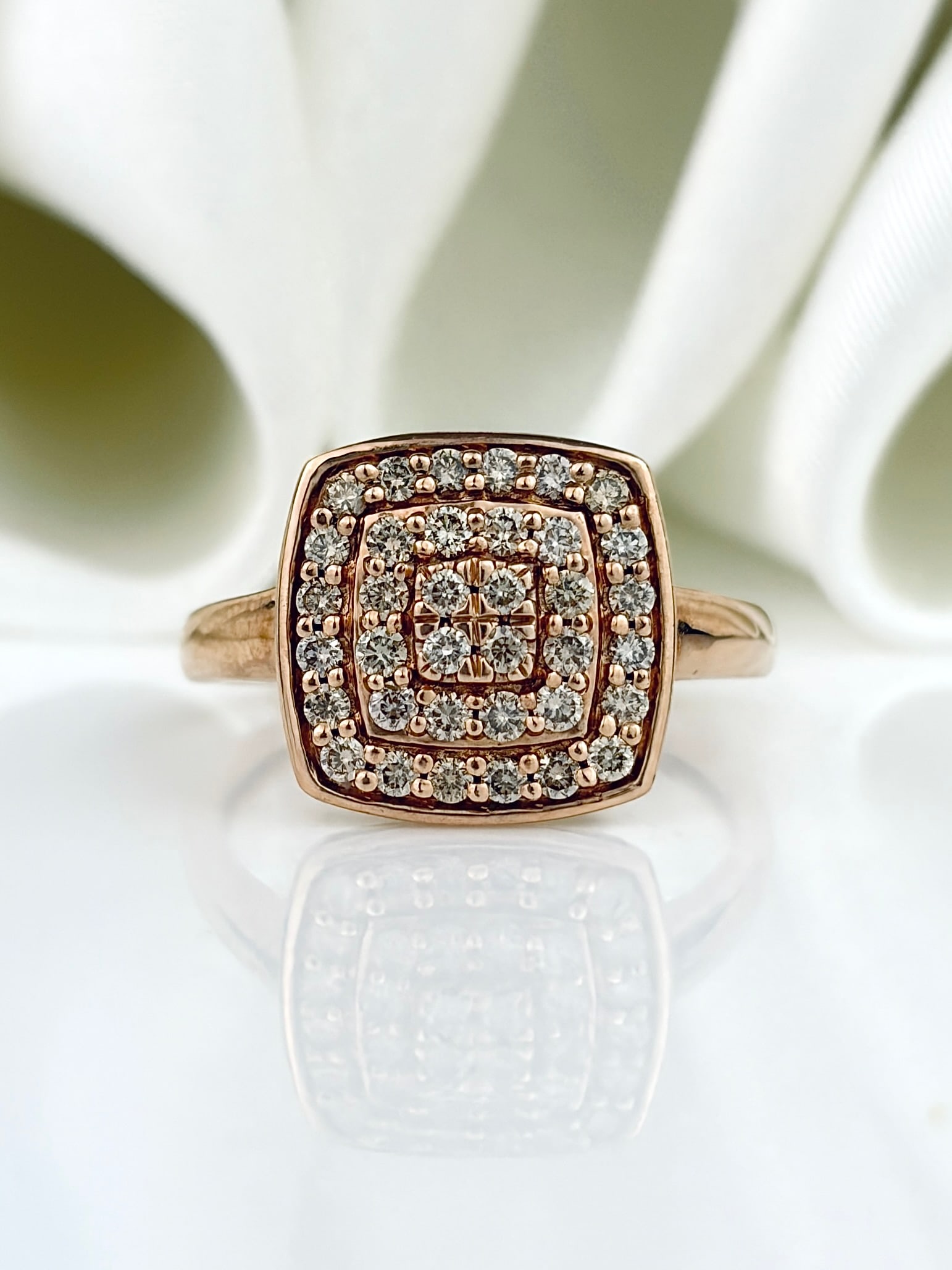9ct Rose Gold Diamond Square Ring: 9ct Rose gold diamond square ring Beautiful rosy-gold. Weight: 3g Size: UK N1/2, US 7.25, head of ring 13x13mm, height off finger 4mm Materials: 9ct rose gold Hallmarks: Birmingham, 9ct