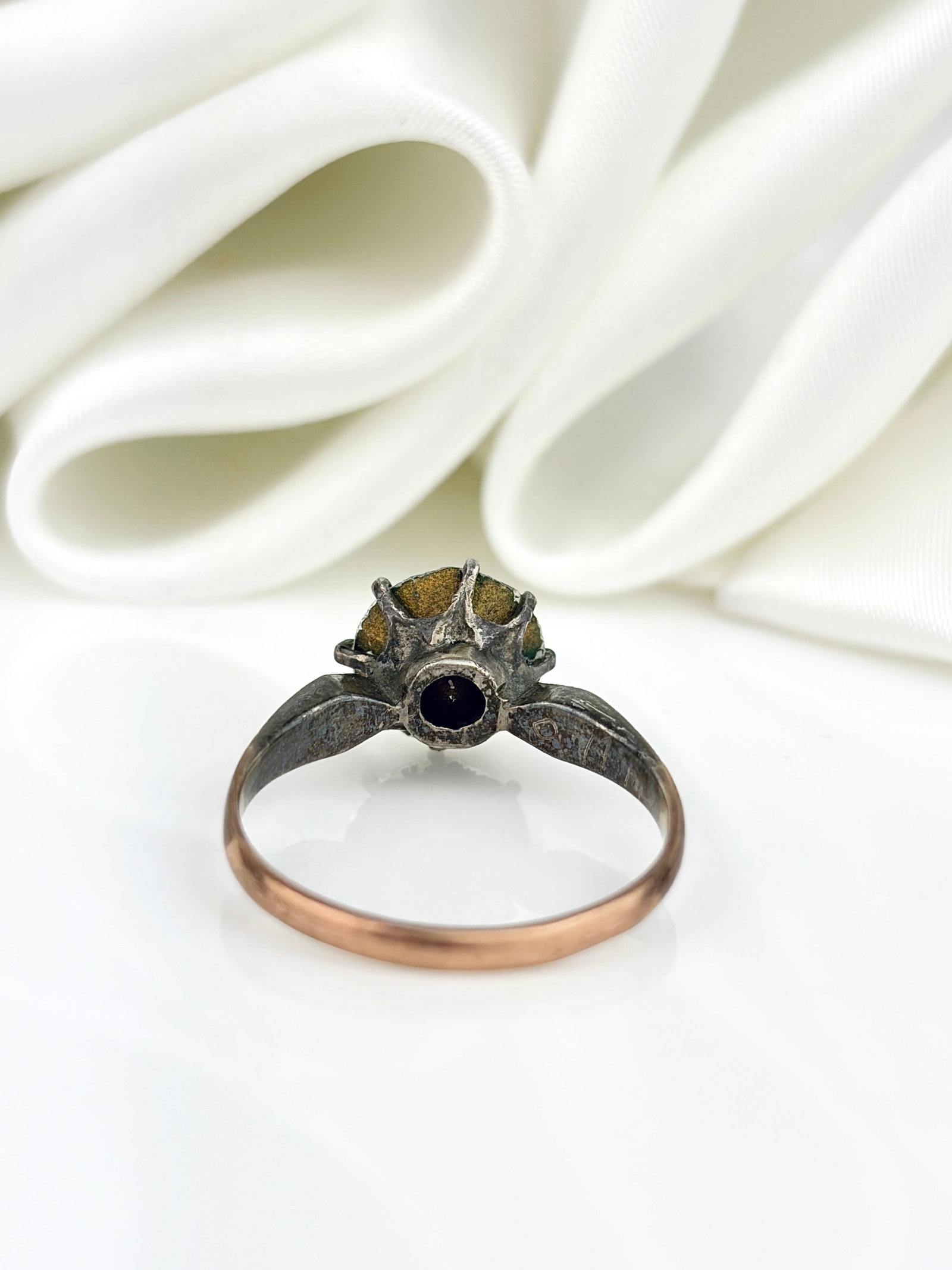Antique 9ct Gold and Silver Paste Ring - 3
