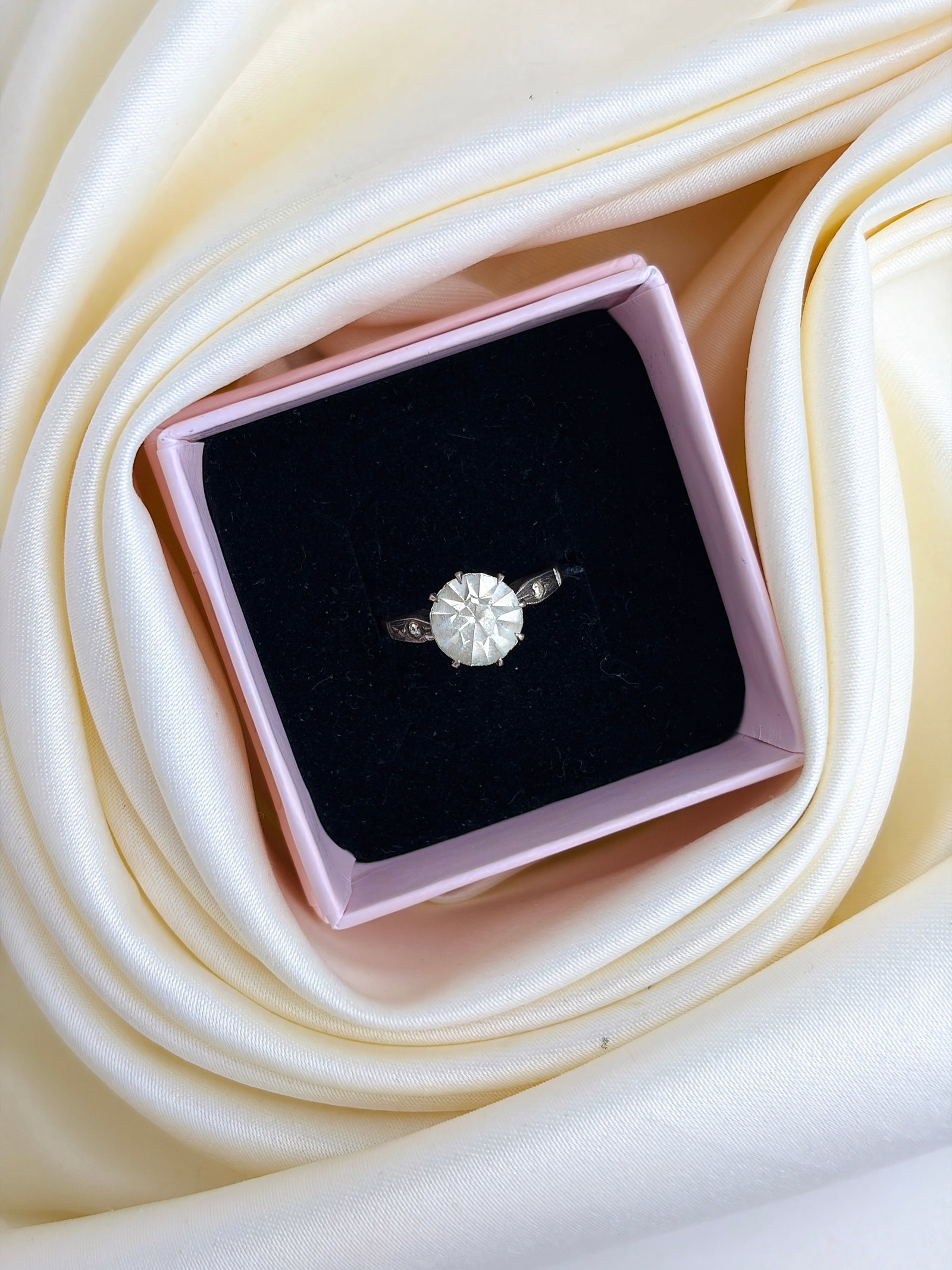 Antique 9ct Gold and Silver Paste Ring - 9