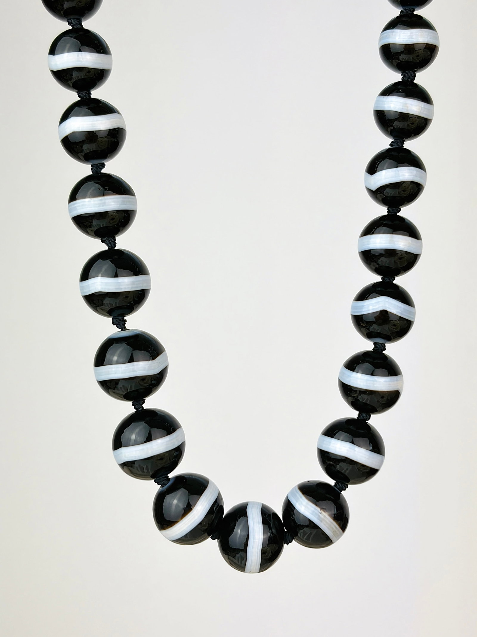 Antique chunky banded agate necklace: Antique chunky banded agate necklace