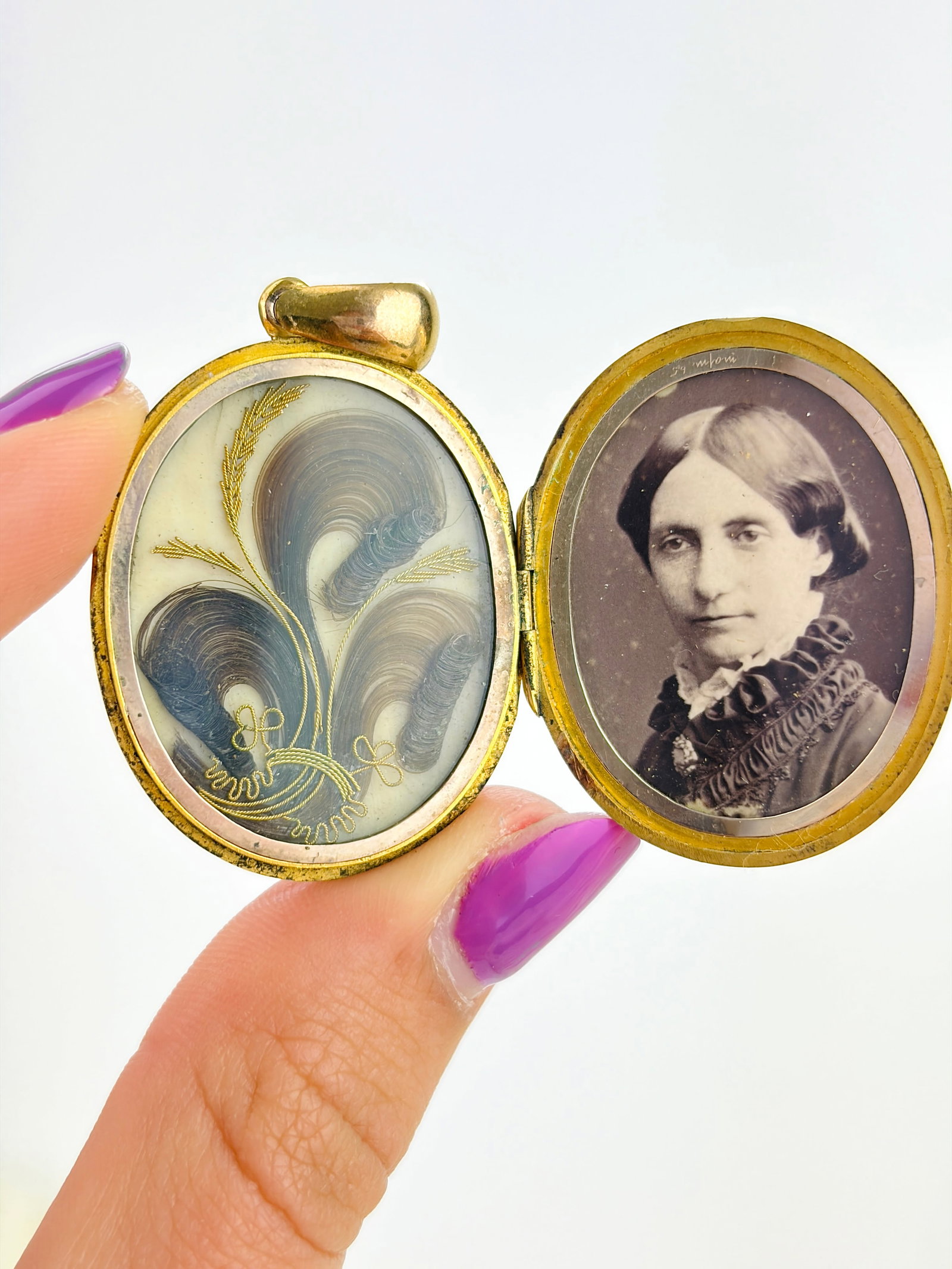ANTIQUE 18CT YELLOW GOLD 'MEMORY OF' BLACK ENAMEL MOURNING LOCKET PENDANT - 2