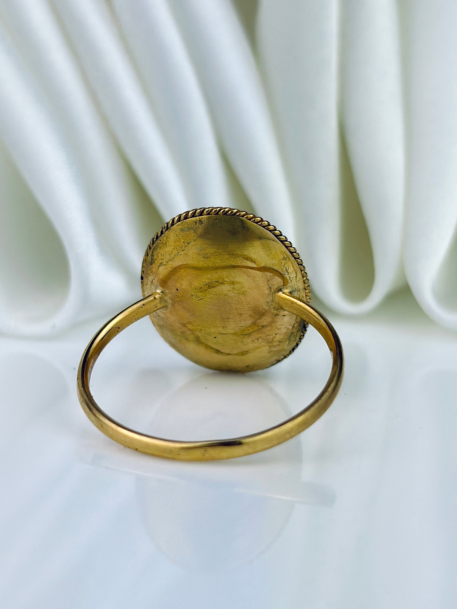 ANTIQUE AGATE RING IN 15CT GOLD - 3