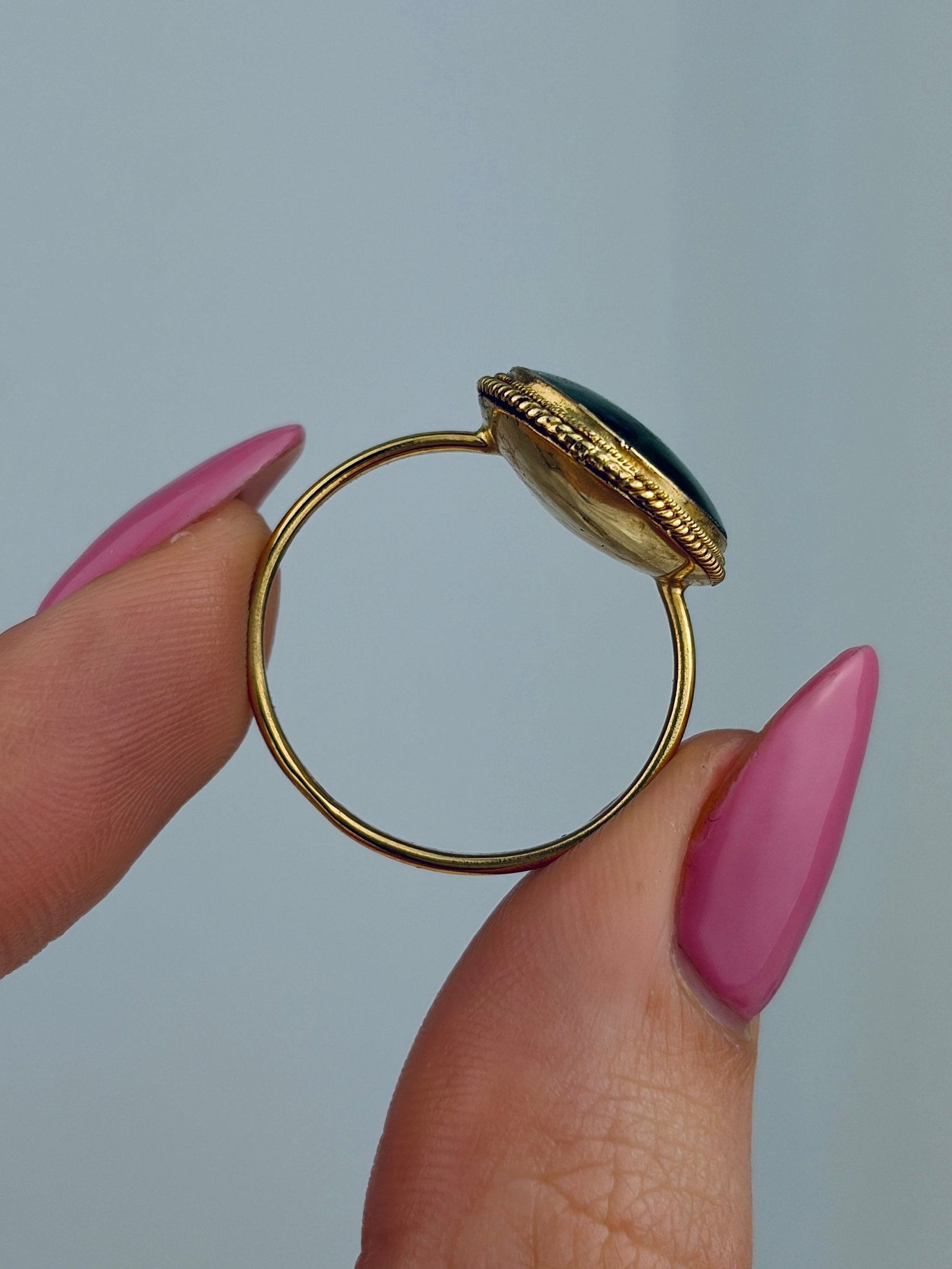 ANTIQUE AGATE RING IN 15CT GOLD - 6