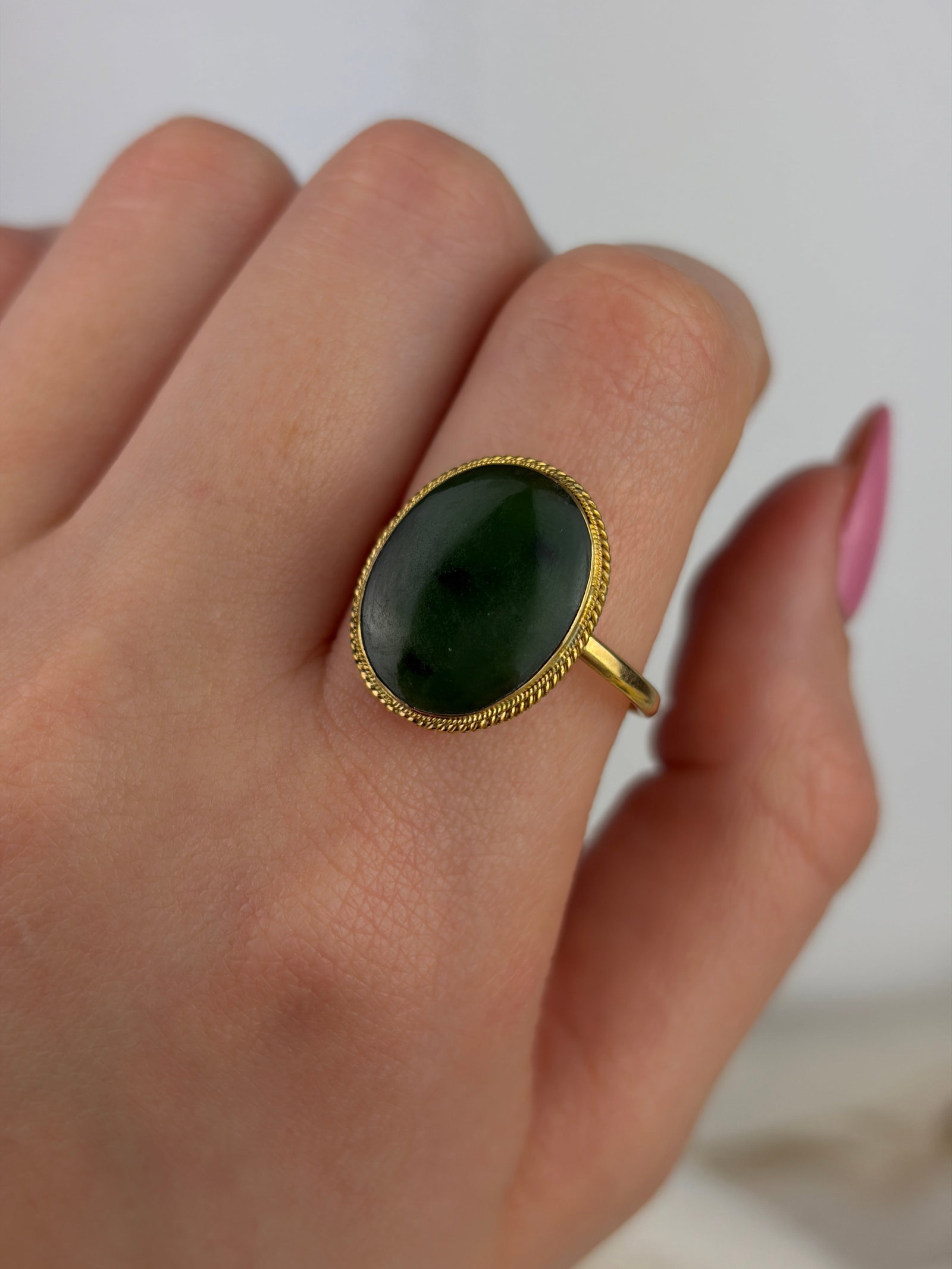 ANTIQUE AGATE RING IN 15CT GOLD - 8