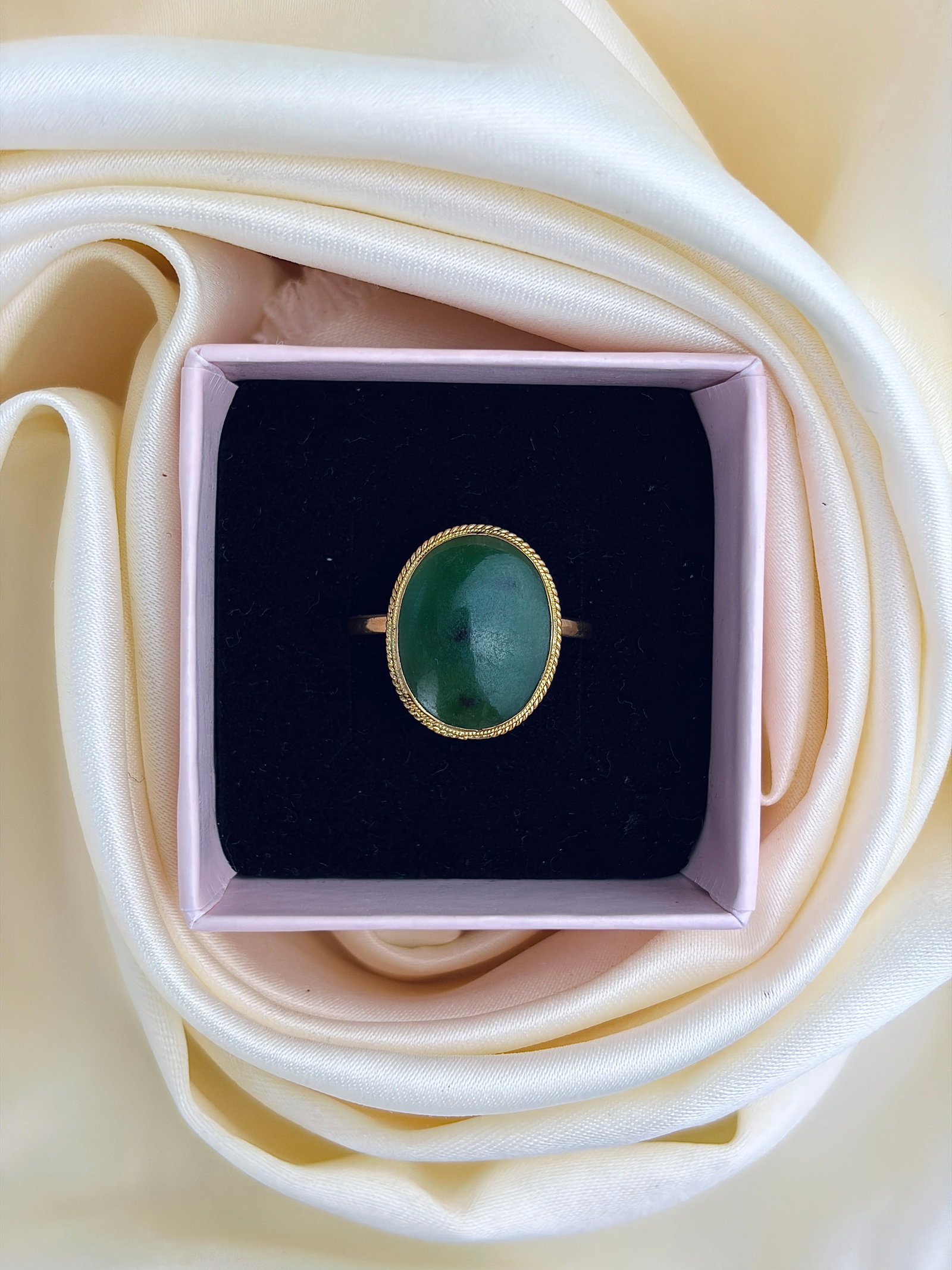 ANTIQUE AGATE RING IN 15CT GOLD - 9