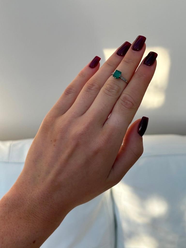 Sweet Emerald and Diamond Ring - 2