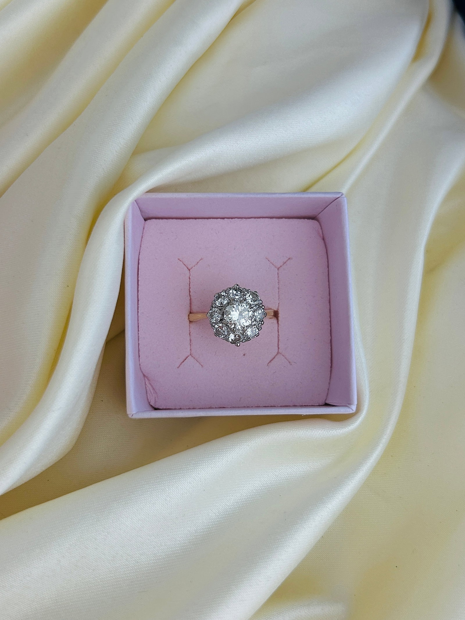 Incredible 18ct Gold and Platinum 2ct Total Diamond Cluster Ring - 10