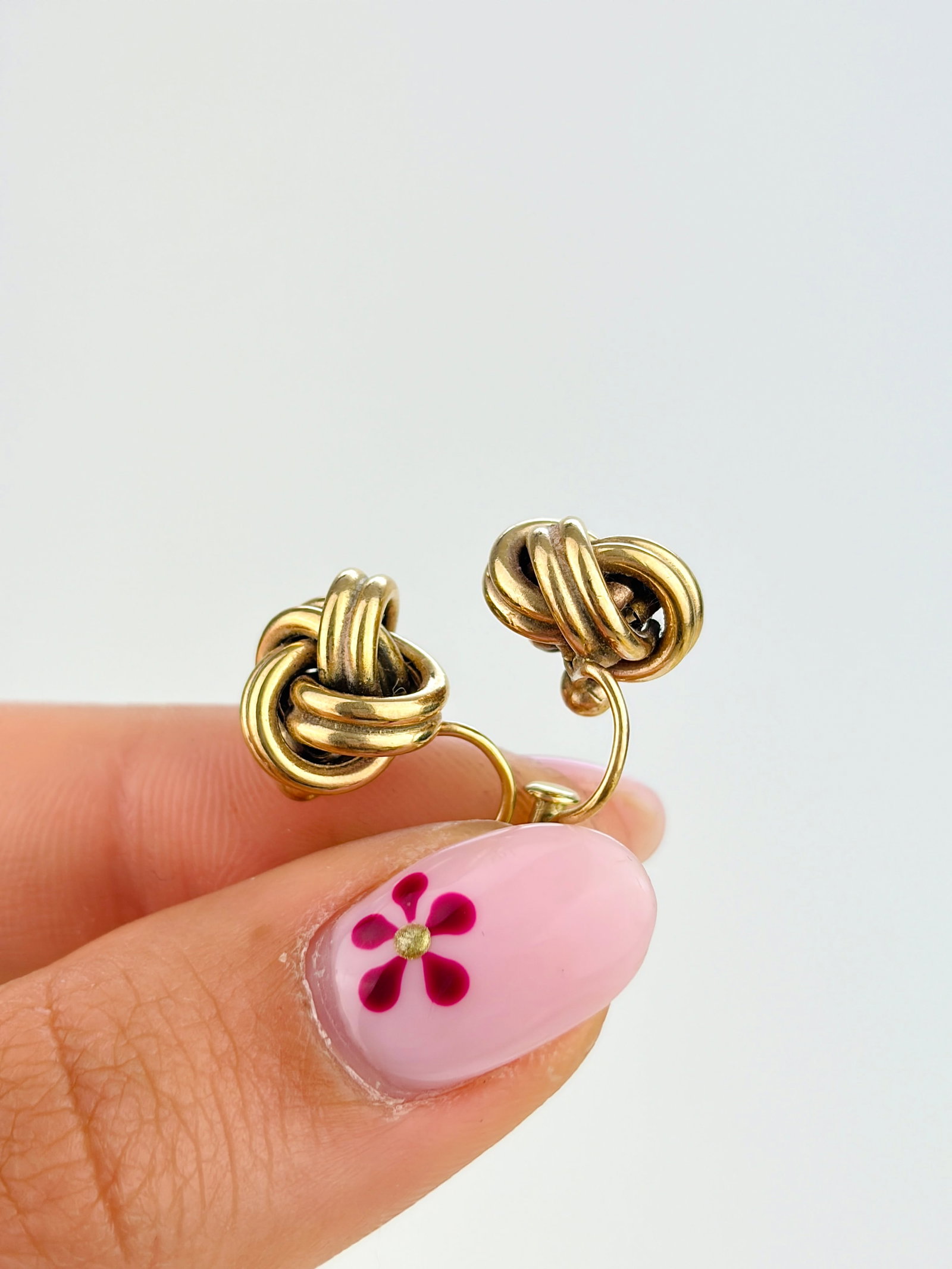 VINTAGE 9CT YELLOW GOLD TWISTED KNOT STUD EARRINGS WITH SCREW BACKS - 2