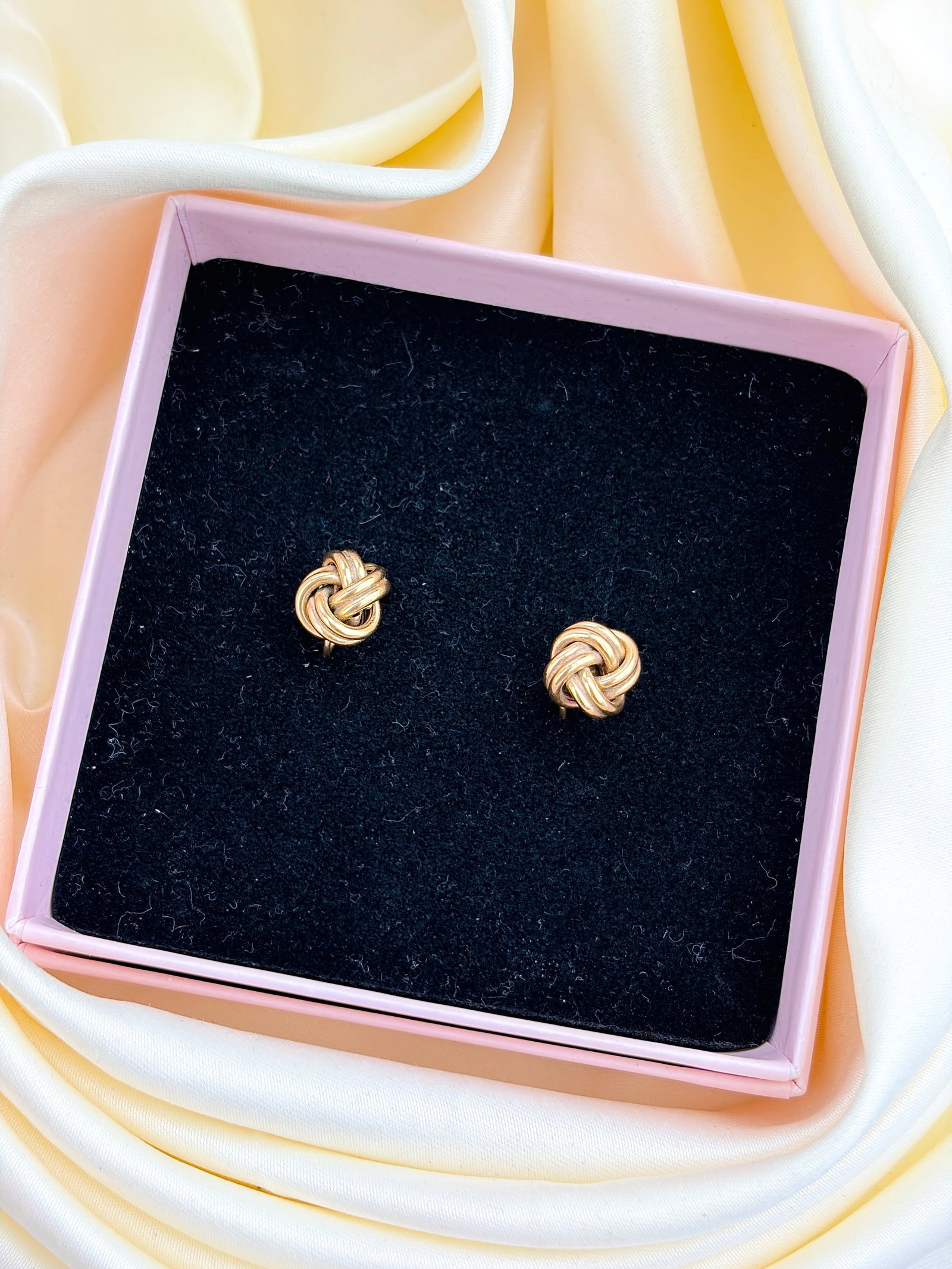 VINTAGE 9CT YELLOW GOLD TWISTED KNOT STUD EARRINGS WITH SCREW BACKS - 7