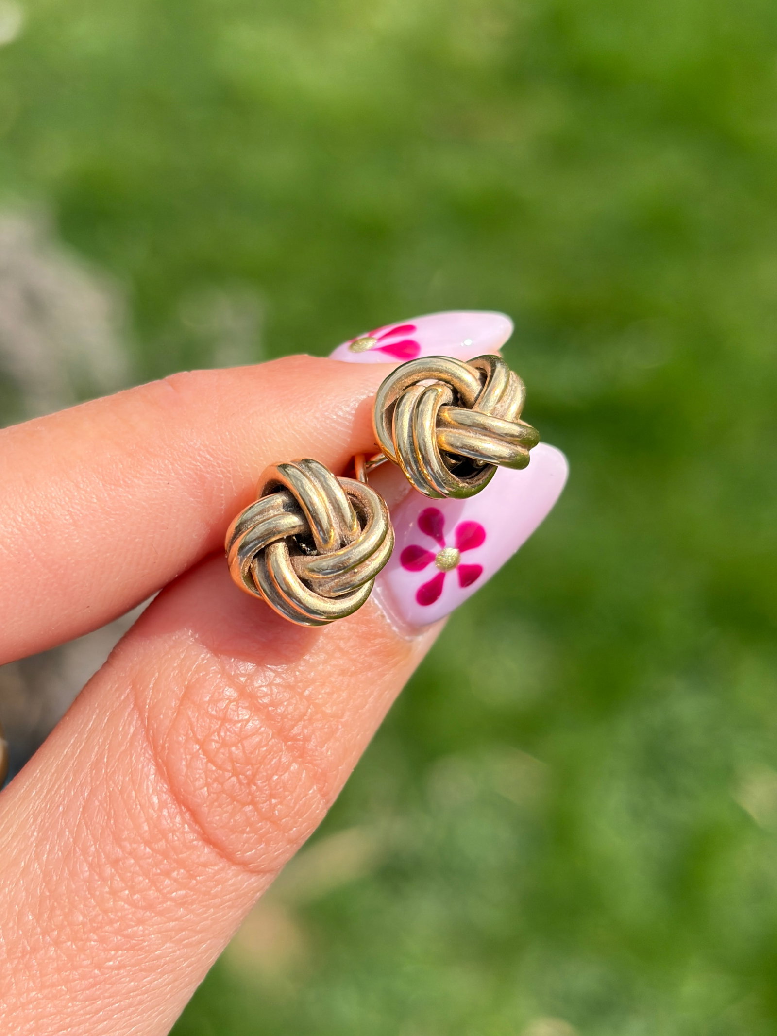 VINTAGE 9CT YELLOW GOLD TWISTED KNOT STUD EARRINGS WITH SCREW BACKS - 8