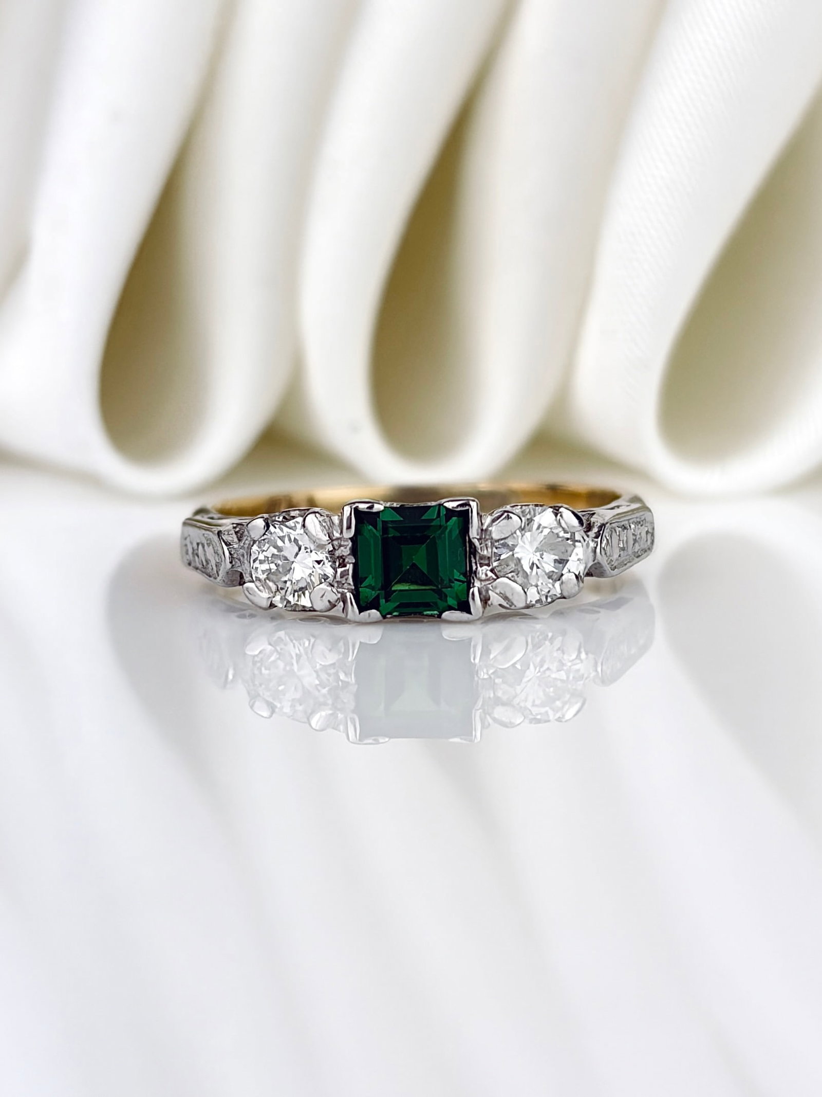 Antique 18ct Gold and Platinum Green Spinel and Diamond 3 Stone Ring: Antique 18ct Gold and Platinum Green Spinel and Diamond 3 Stone Ring Gorgeous bright green spinel ring!