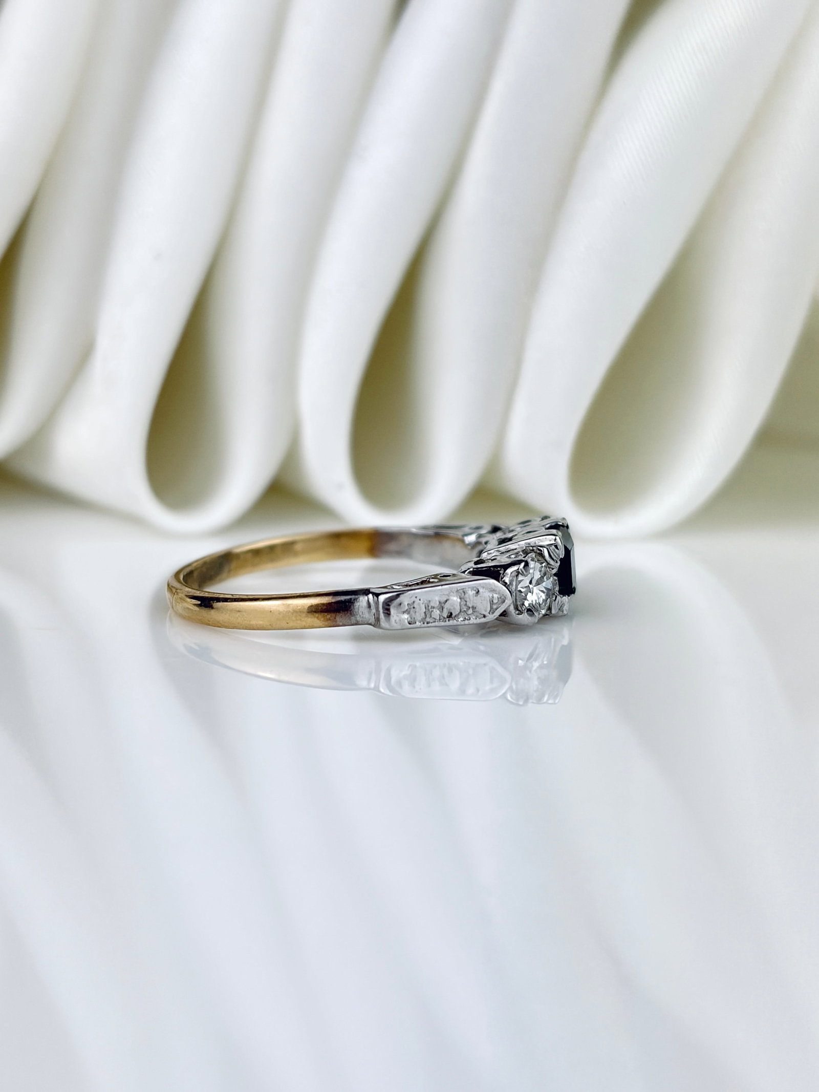 Antique 18ct Gold and Platinum Green Spinel and Diamond 3 Stone Ring - 2