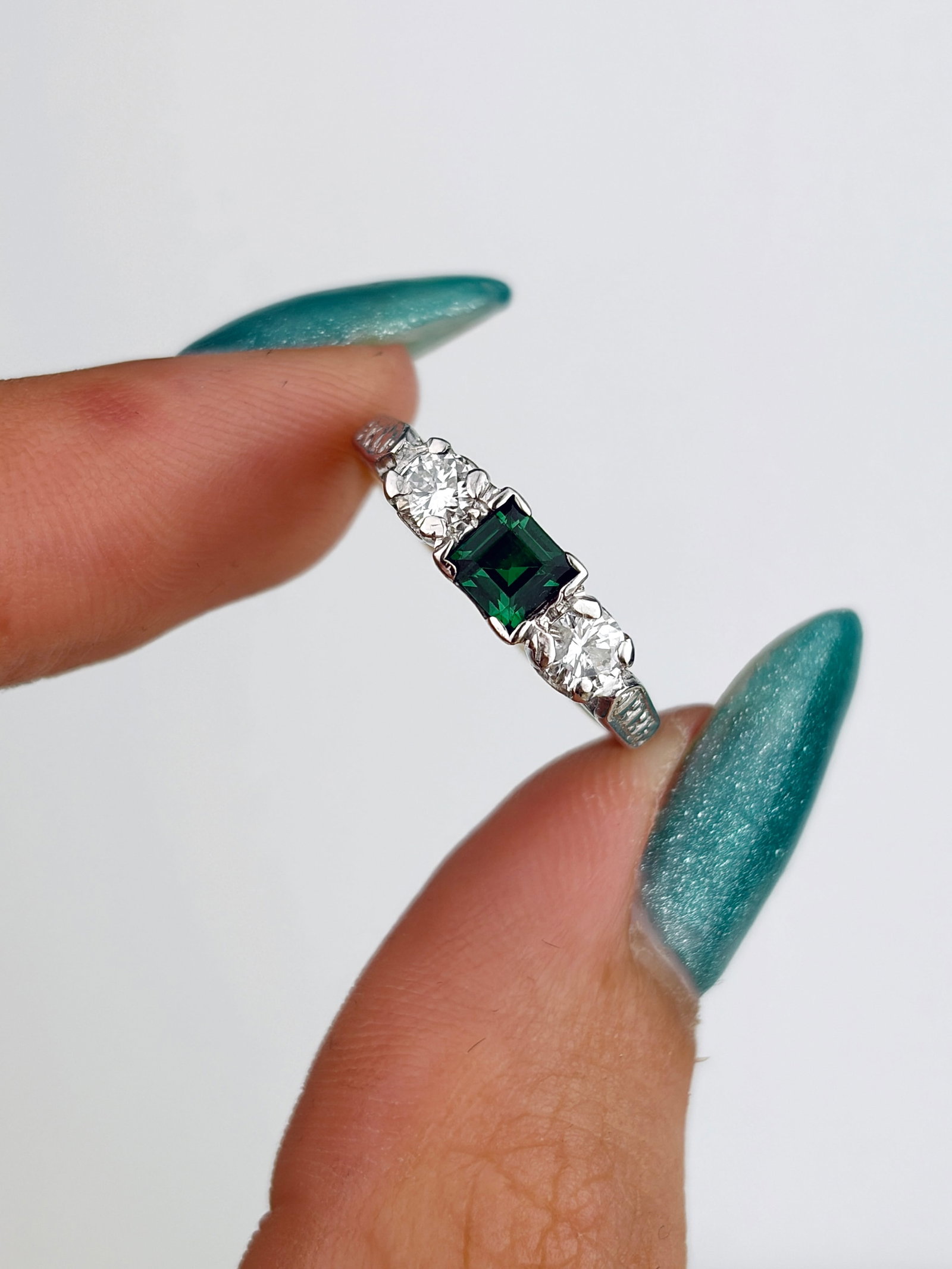 Antique 18ct Gold and Platinum Green Spinel and Diamond 3 Stone Ring - 4