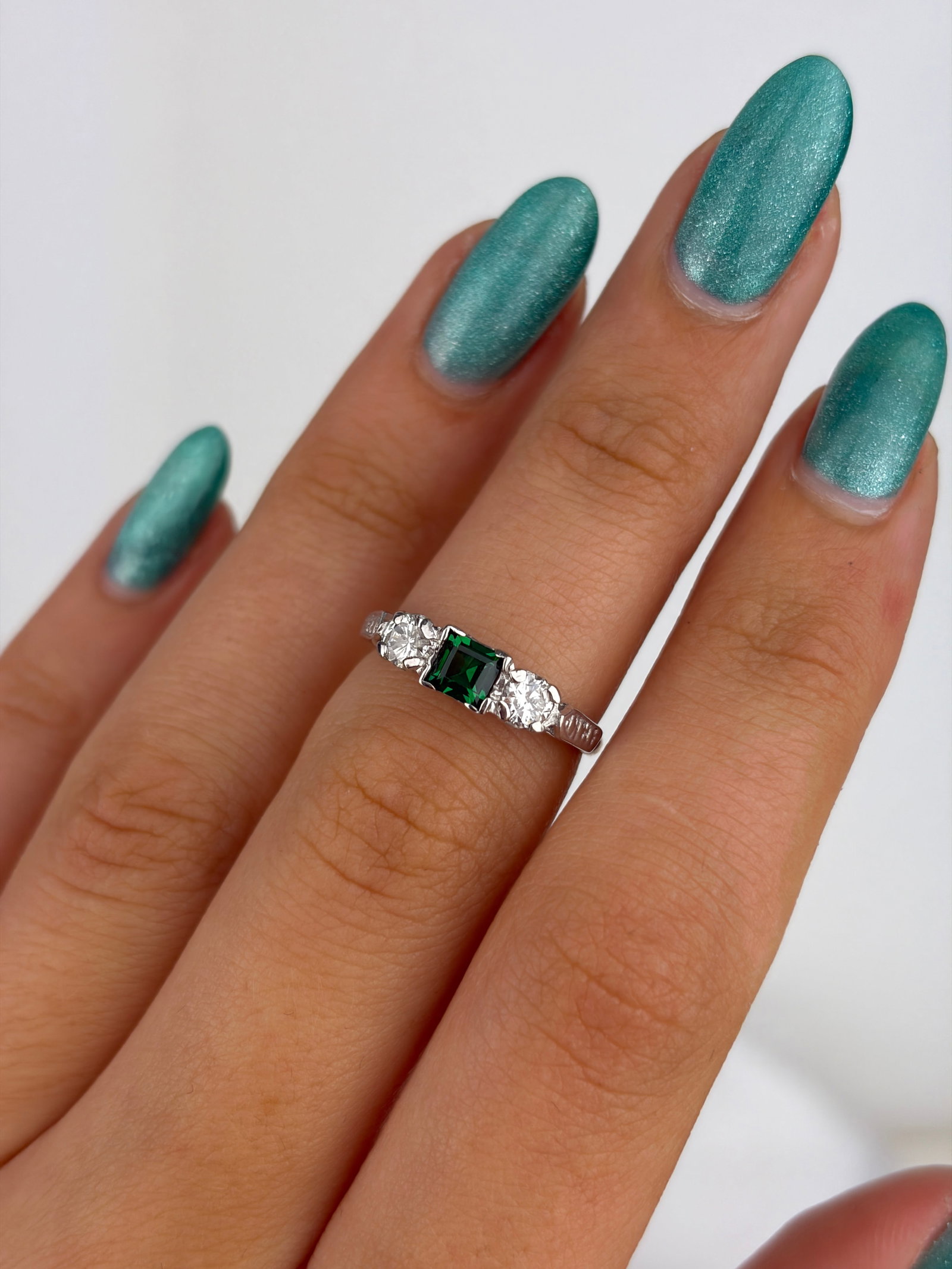 Antique 18ct Gold and Platinum Green Spinel and Diamond 3 Stone Ring - 7