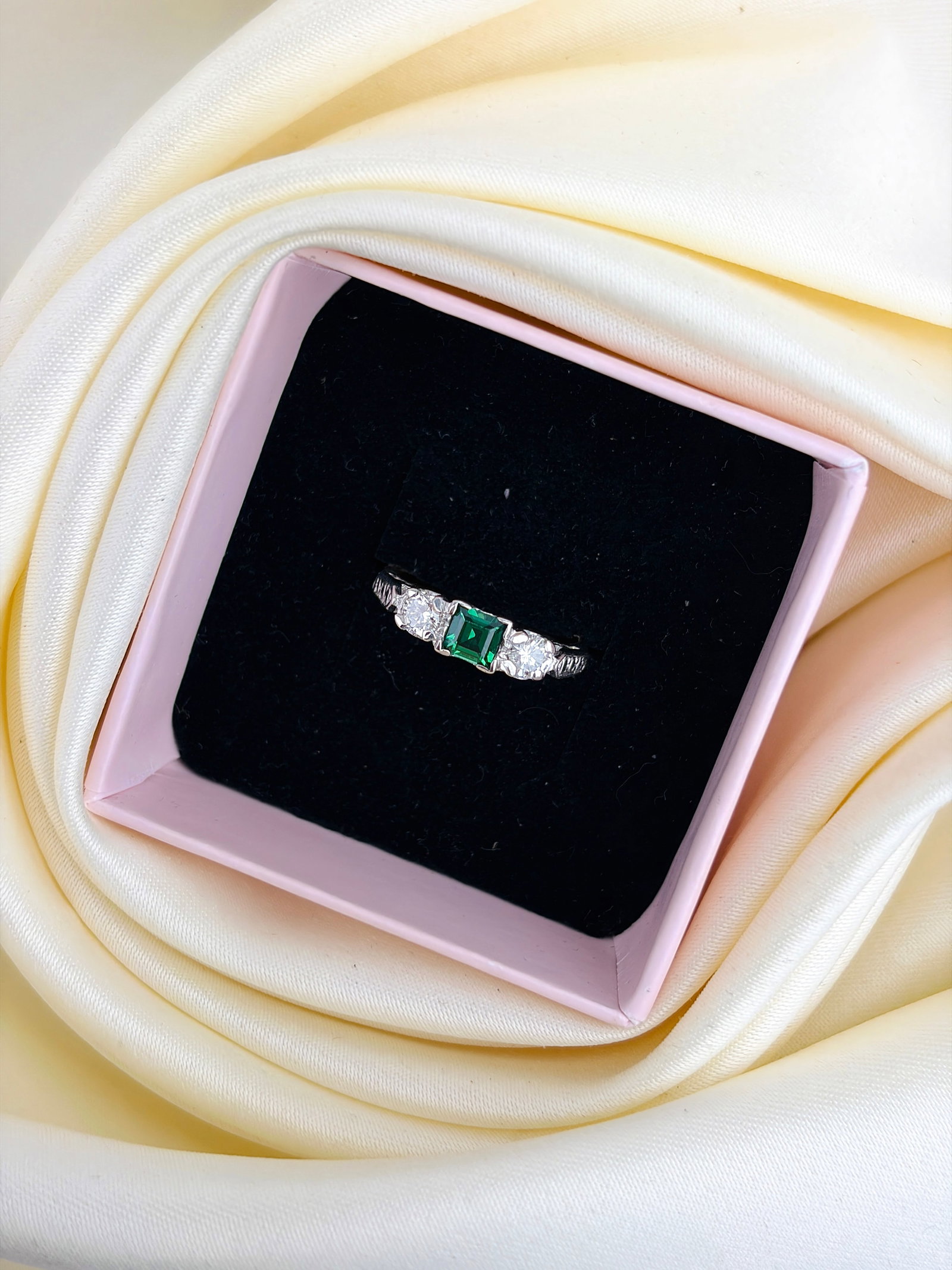Antique 18ct Gold and Platinum Green Spinel and Diamond 3 Stone Ring - 8