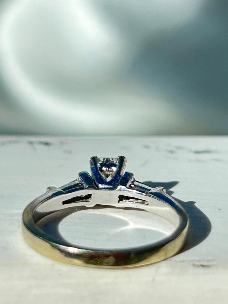 *Vintage Diamond and 18 Carat White Gold Solitaire Ring - 10