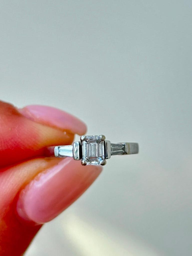 *Vintage Diamond and 18 Carat White Gold Solitaire Ring - 6