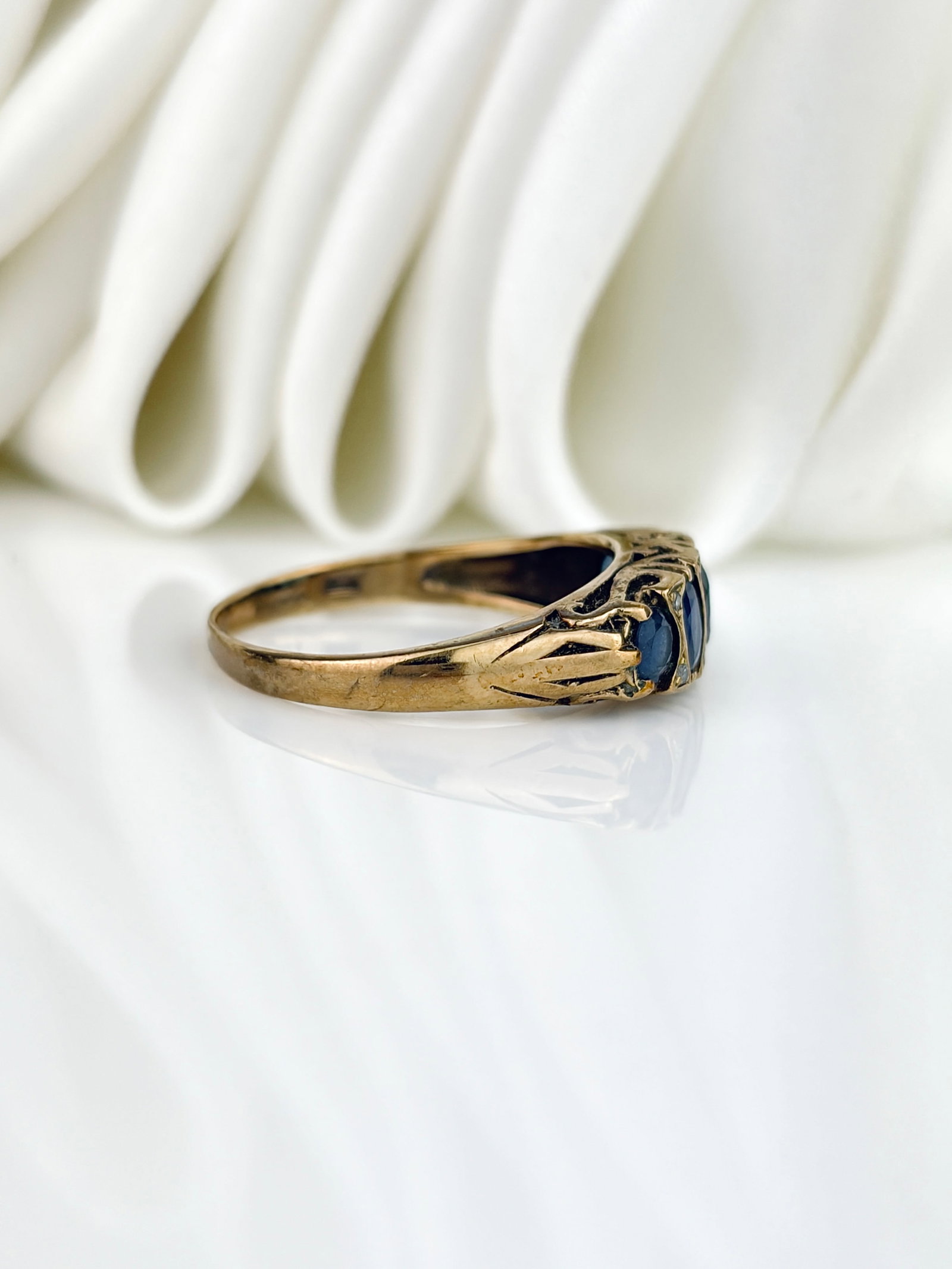 Antique 9ct Yellow Gold Sapphire 5 Stone Ring with Diamond Points - 2