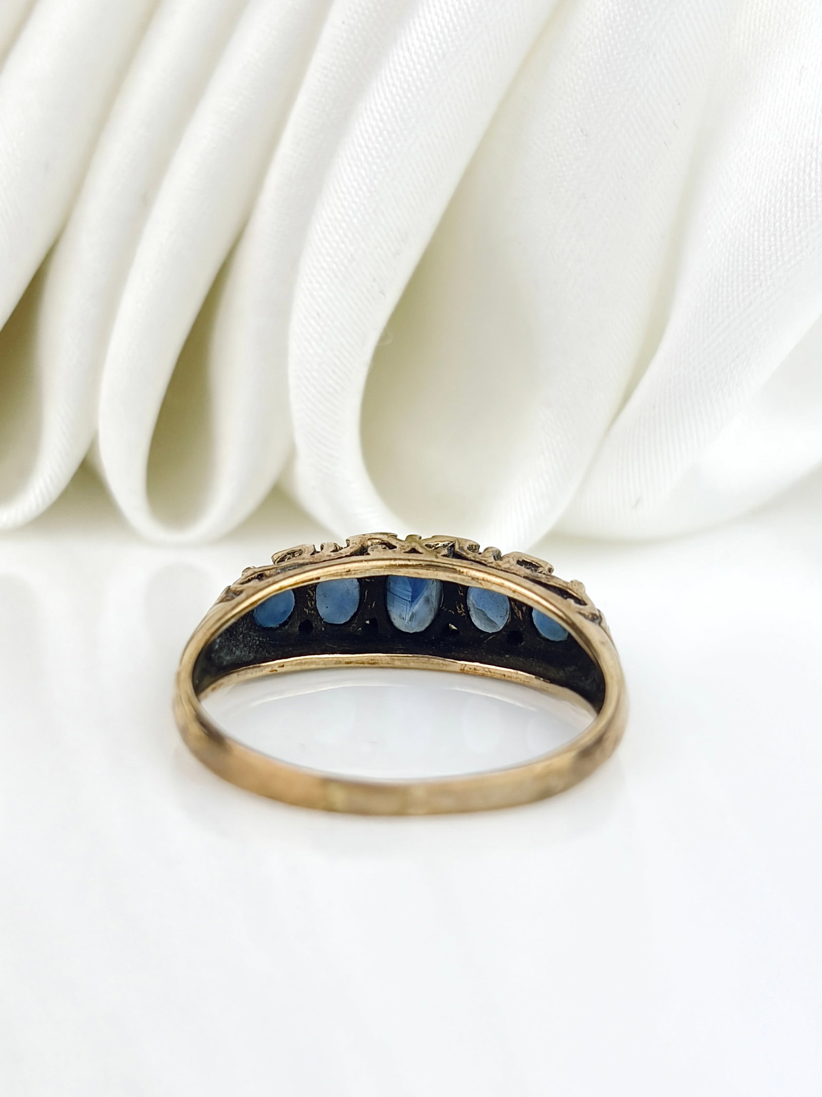 Antique 9ct Yellow Gold Sapphire 5 Stone Ring with Diamond Points - 3