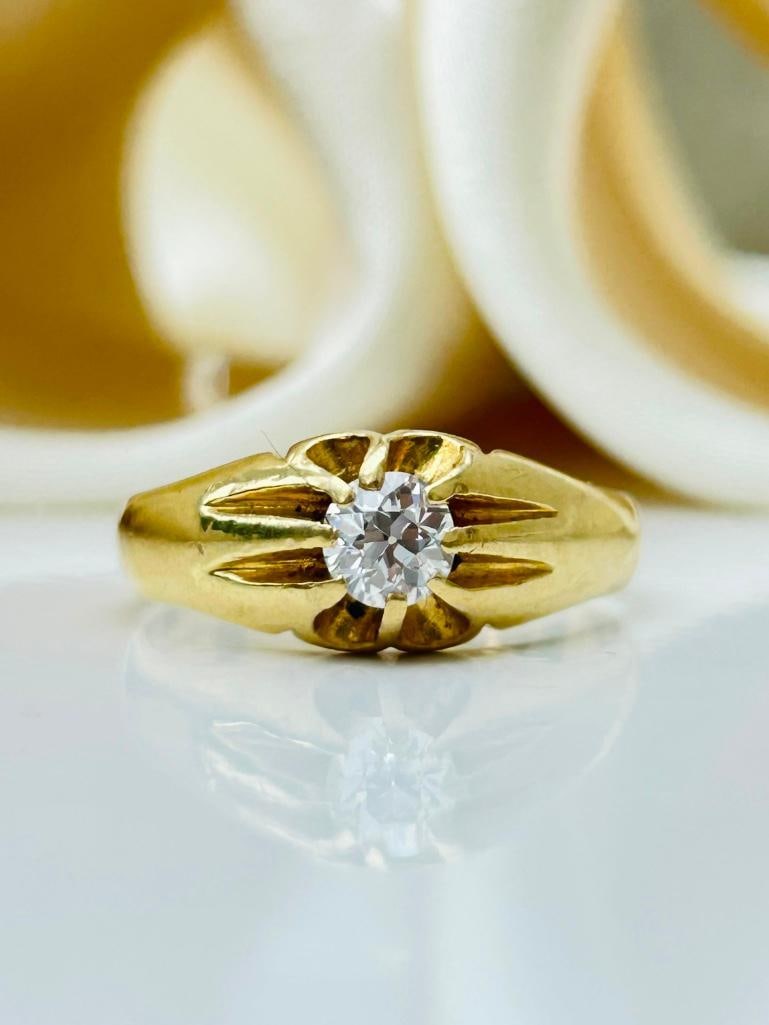 Chunky antique 18ct yellow gold 65point diamond buttercup ring: Chunky antique 18ct yellow gold 65point diamond buttercup ring Gorgeous belcher ring measurements size UK V1/2 head of ring 8mm x 7mm weight 6.57g hallmarked 750 materials