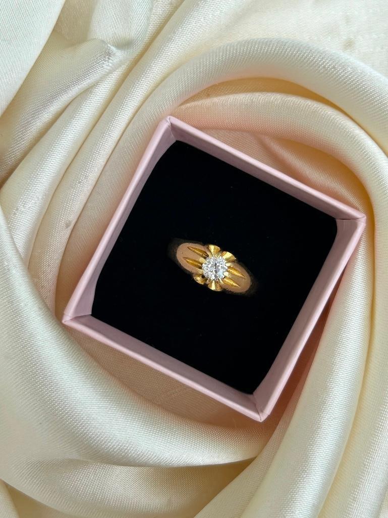 Chunky antique 18ct yellow gold 65point diamond buttercup ring - 4