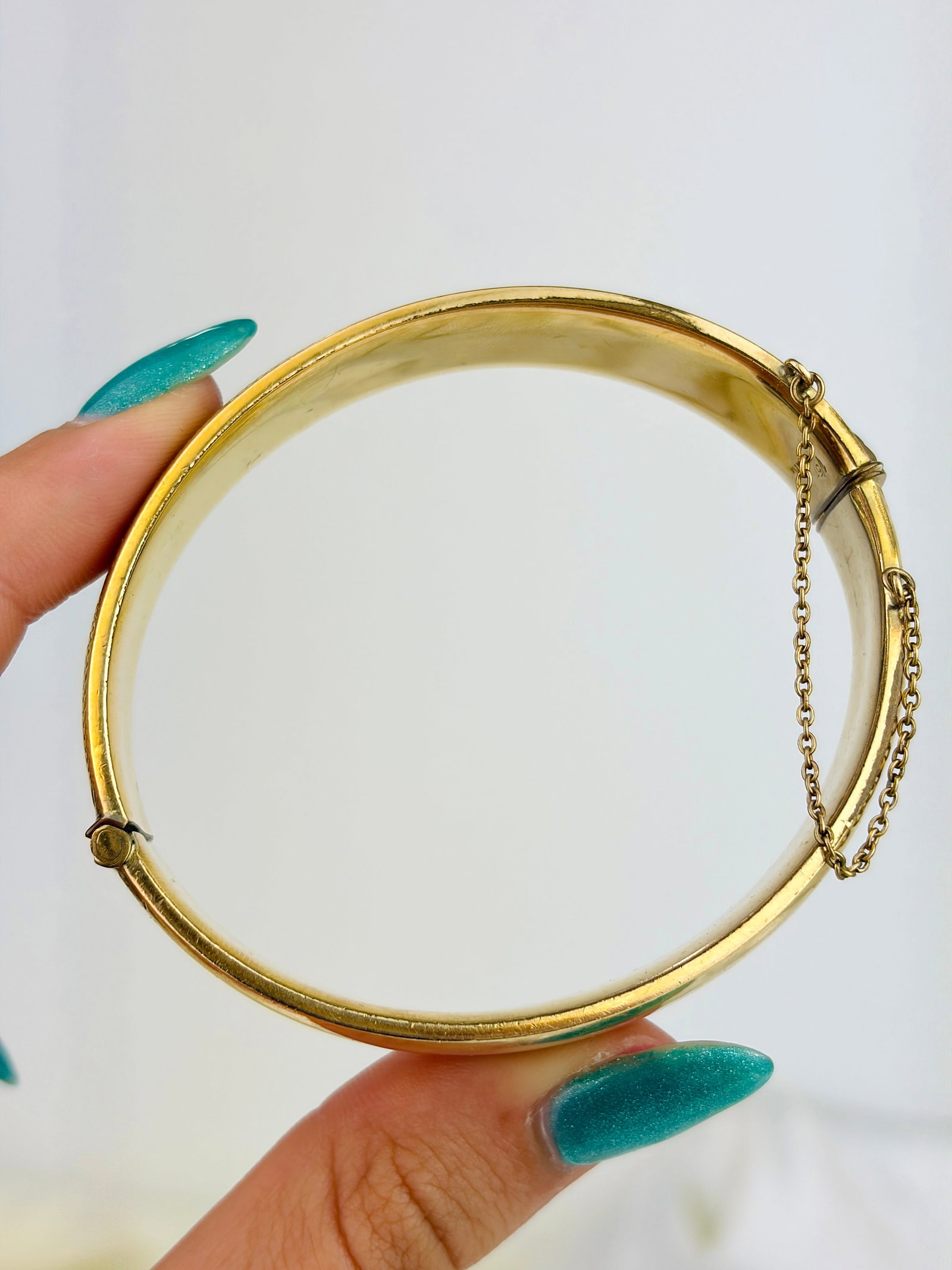 Vintage Wide 1/5th 9ct Gold Metal Core Swirl Bangle - 2
