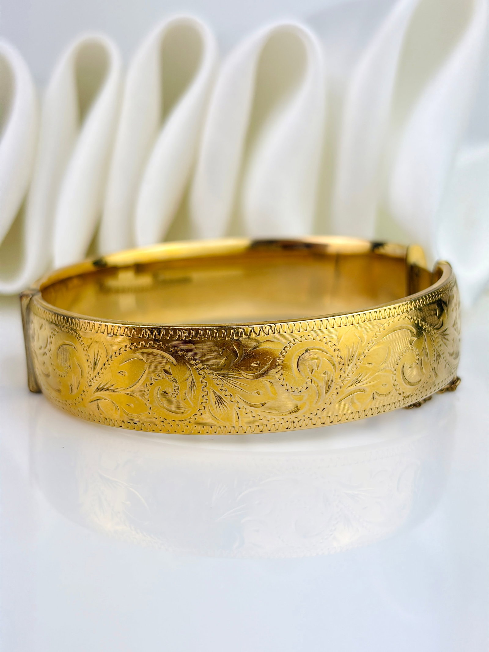 Vintage Wide 1/5th 9ct Gold Metal Core Swirl Bangle - 5