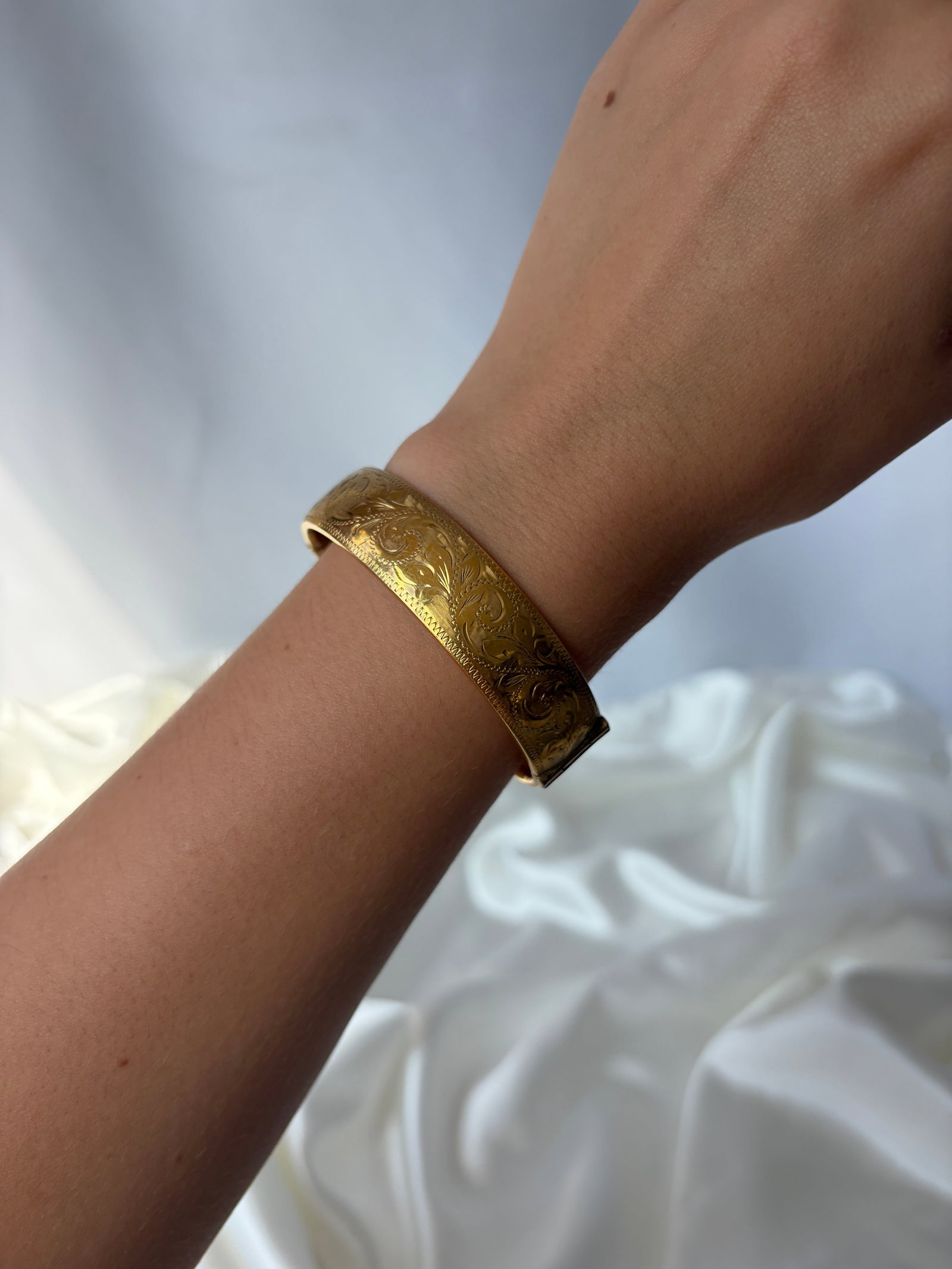 Vintage Wide 1/5th 9ct Gold Metal Core Swirl Bangle - 7