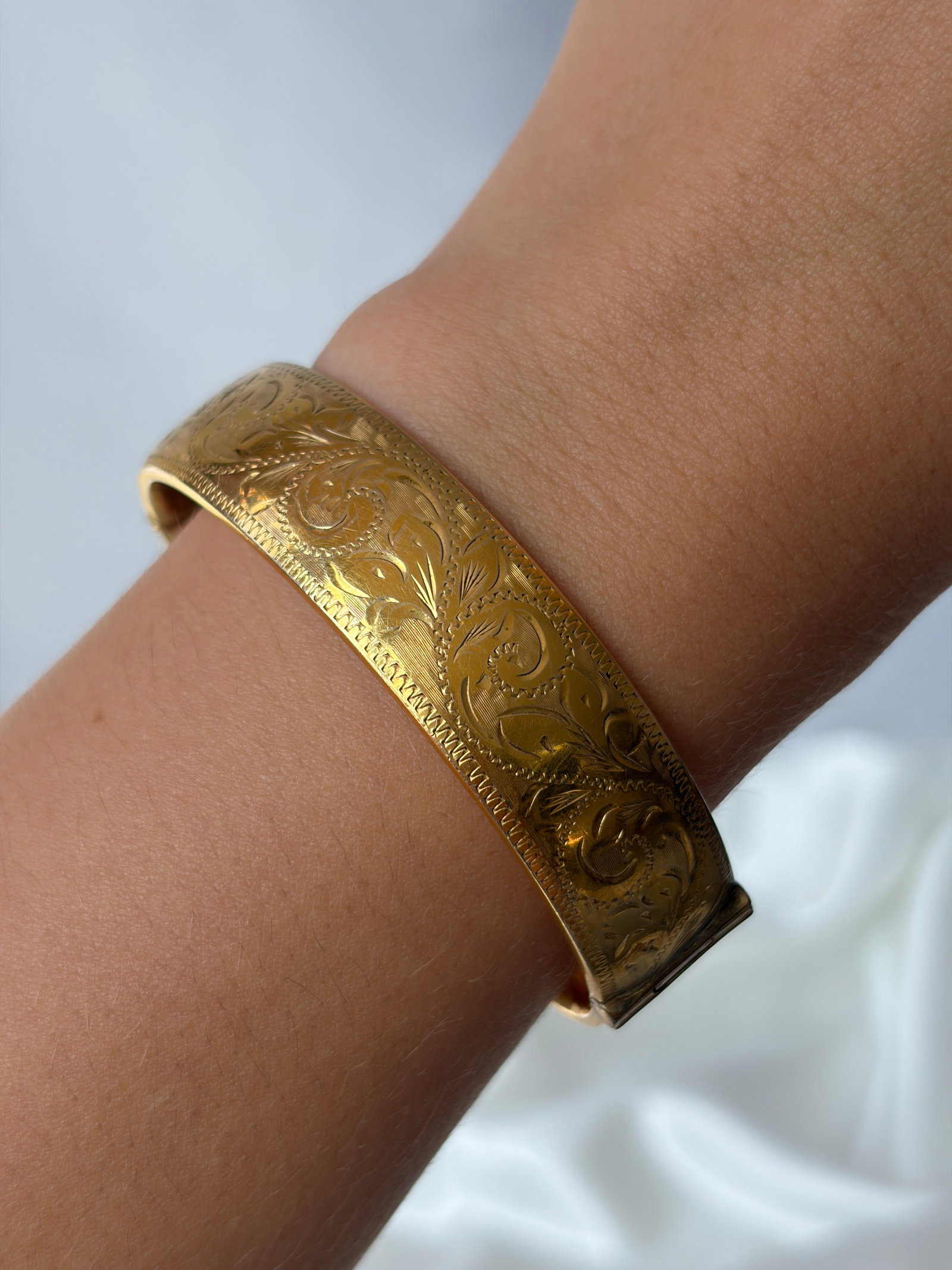 Vintage Wide 1/5th 9ct Gold Metal Core Swirl Bangle - 8