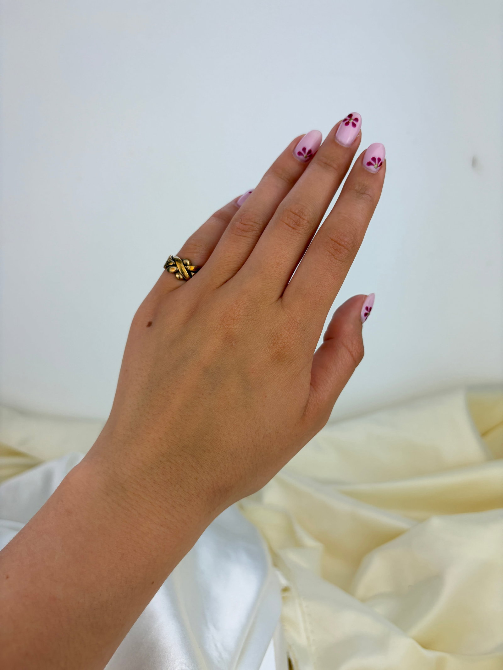 VINTAGE 9CT YELLOW GOLD LOVERS KNOT RING - 8