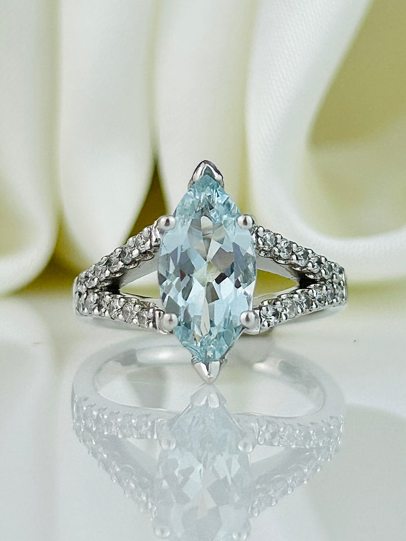 Platinum Marquise Aquamarine and Diamond Shoulder Ring: Platinum Marquise Aquamarine and Diamond Shoulder Ring Weight: 5.71g Size: UK I, US 4.75, Aquamarine 13x5mm, Height off finger 5mm Materials: Platinum Hallmarks: Fully hallmarked 950 Condition: