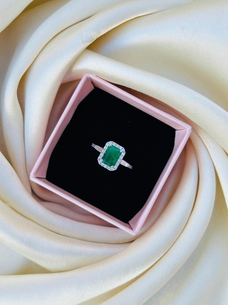 *Vintage 14K White Gold Emerald and Diamond Ring - 12