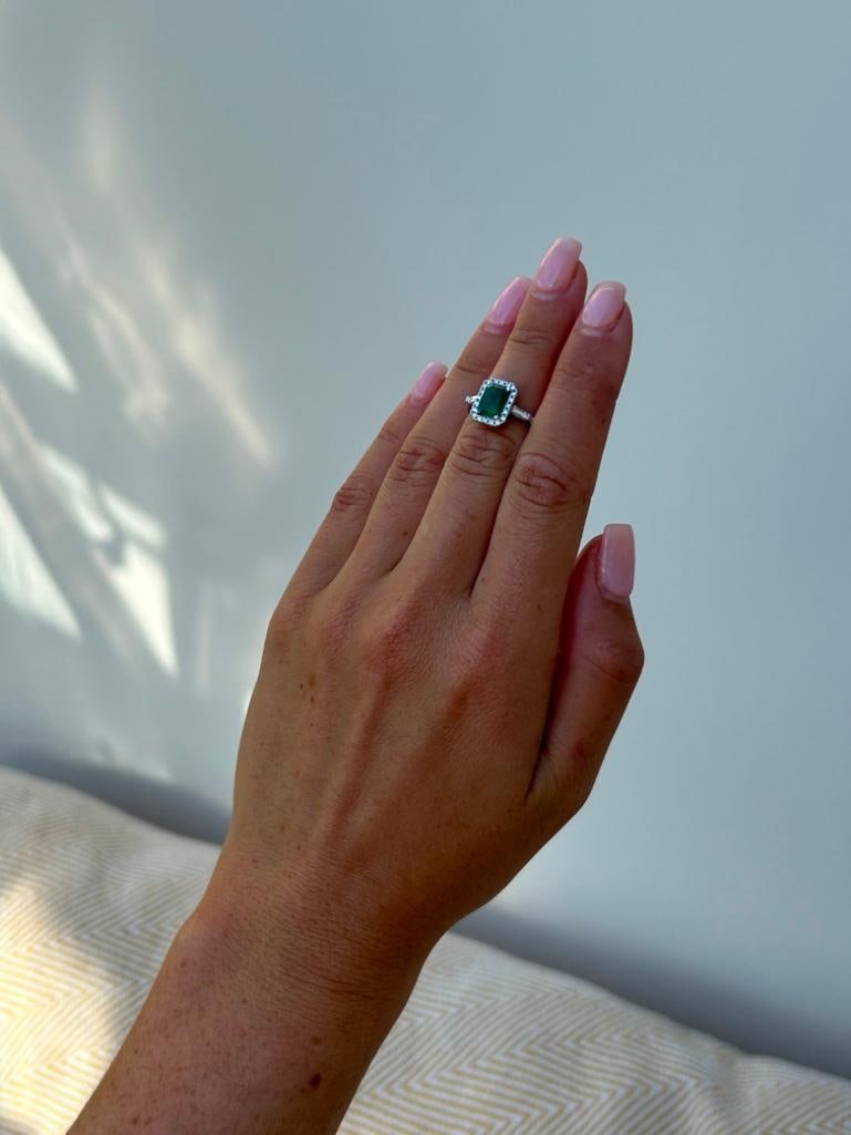 *Vintage 14K White Gold Emerald and Diamond Ring - 14