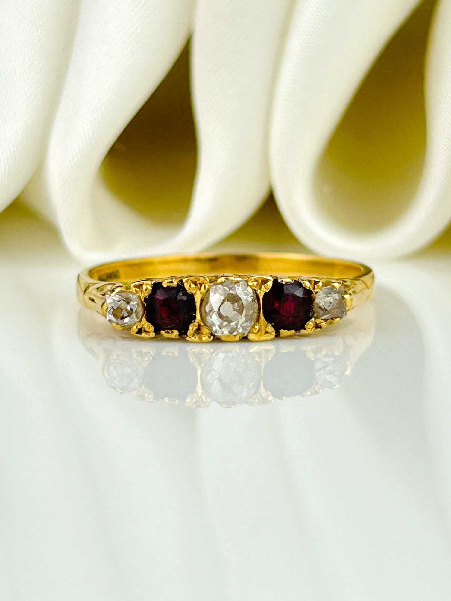 Antique 18ct Yellow Gold Garnet and Diamond Scroll Set 5 Stone Ring: Antique 18ct Yellow Gold Garnet and Diamond Scroll Set 5 Stone Ring