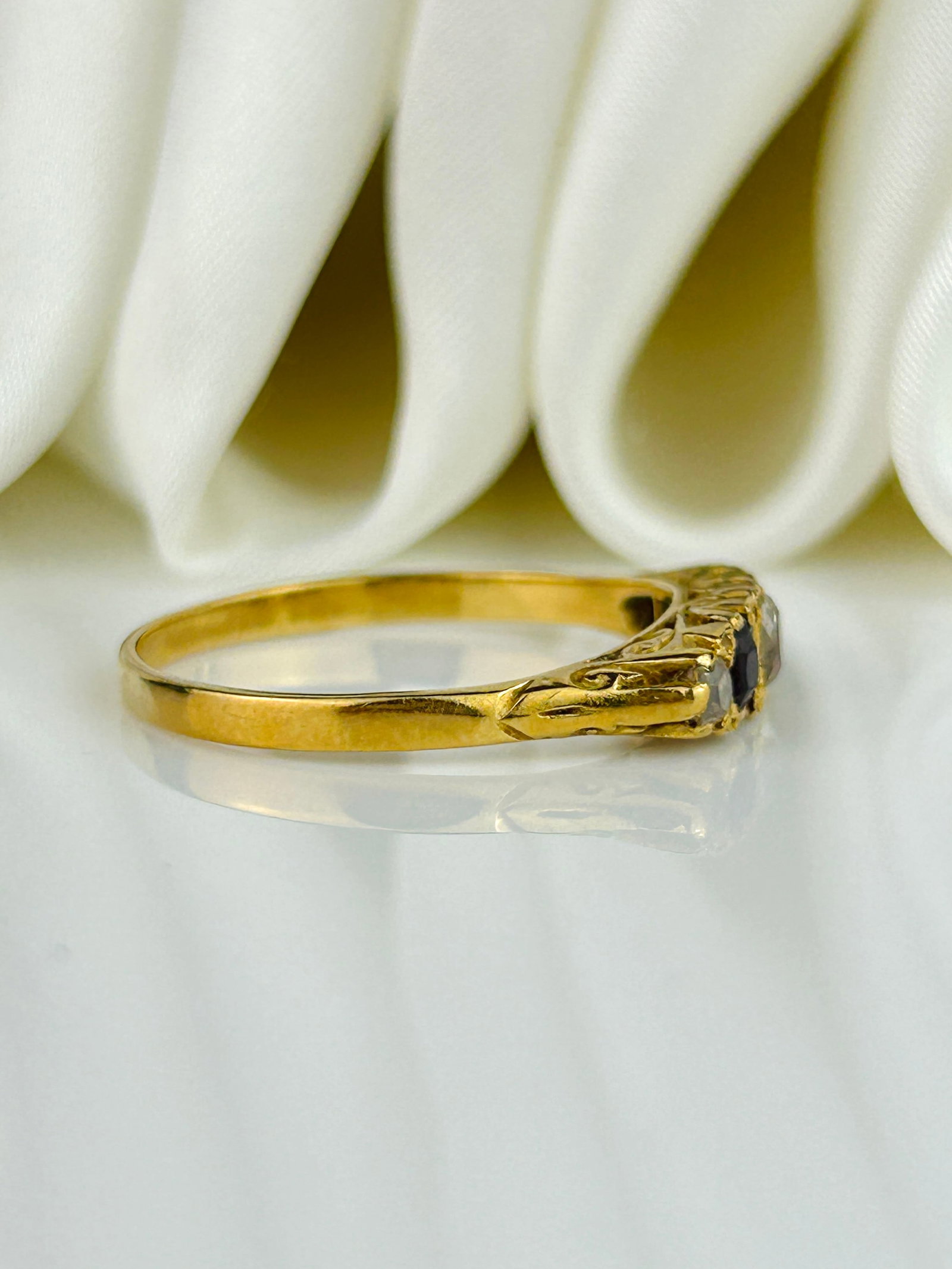 Antique 18ct Yellow Gold Garnet and Diamond Scroll Set 5 Stone Ring - 2