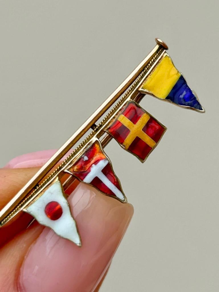 Amazing 9ct Yellow Gold Enamel Multi Flags Brooch (1 of 6)