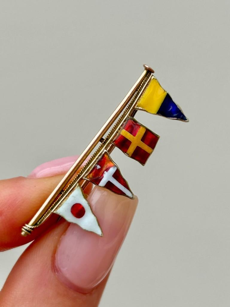 Amazing 9ct Yellow Gold Enamel Multi Flags Brooch - 4