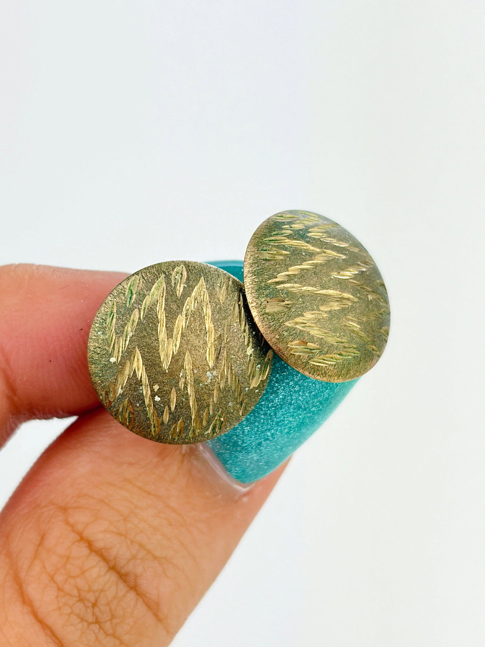 Vintage 9ct Gold Textured Button Stud Earrings: Vintage 9ct Gold Textured Button Stud Earrings Pretty earrings!