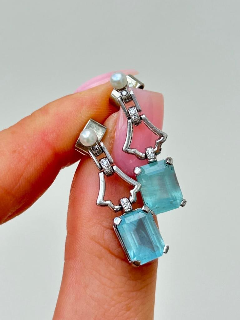 Aquamarine Diamond and Pearl 18ct White Gold Drop Earrings: Aquamarine Diamond and Pearl 18ct White Gold Drop Earrings very sweet drop dangle earrings, beautiful! measurements size 27mm x 9mm weight 6.08g materials 18ct white