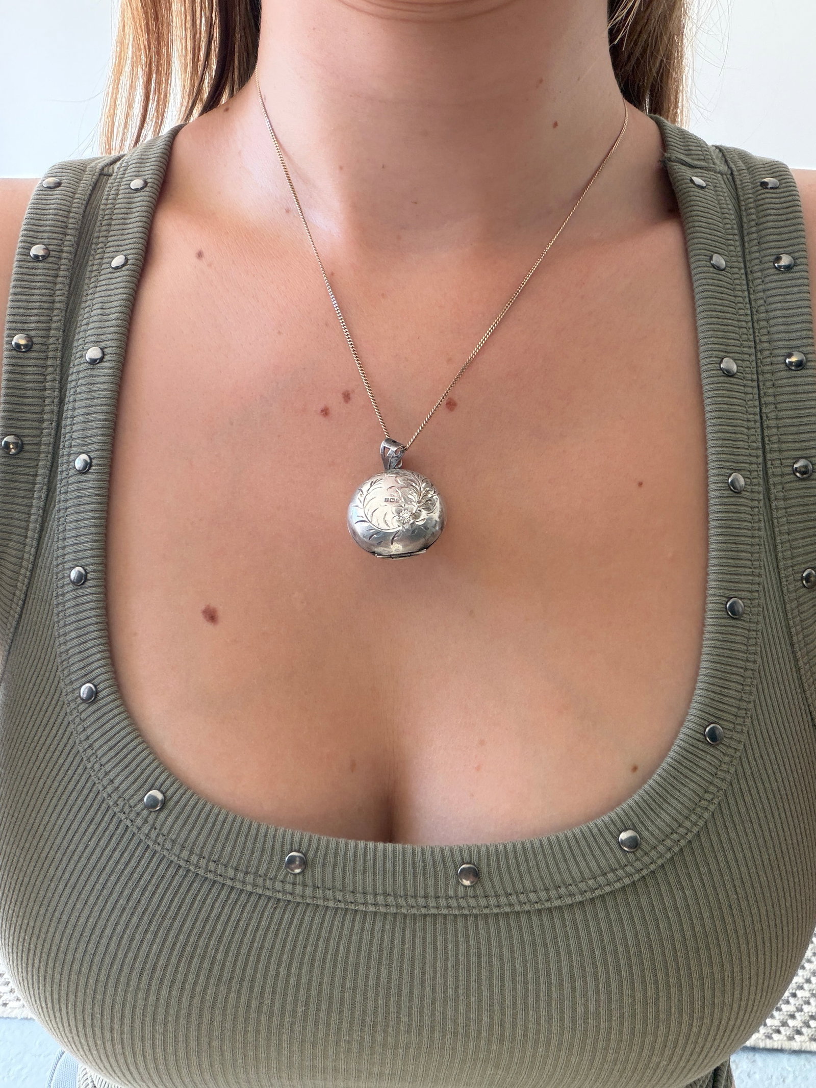 Vintage c.1975 Engraved Silver Puffy Locket Pendant - 2