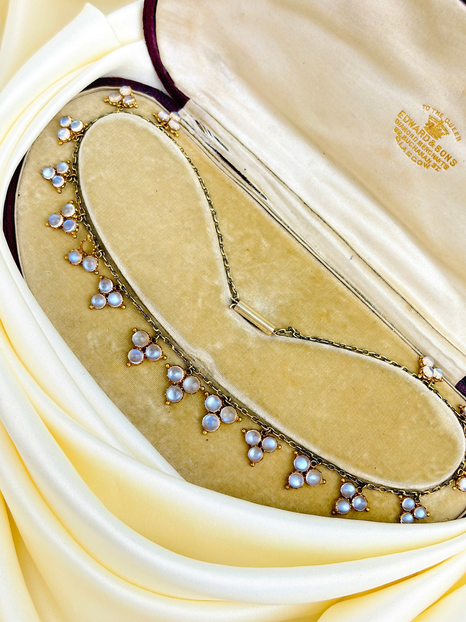 WONDERFUL BOXED ANTIQUE 18CT YELLOW GOLD MOONSTONE CLUSTER FRINGE NECKLACE (1 of 13)
