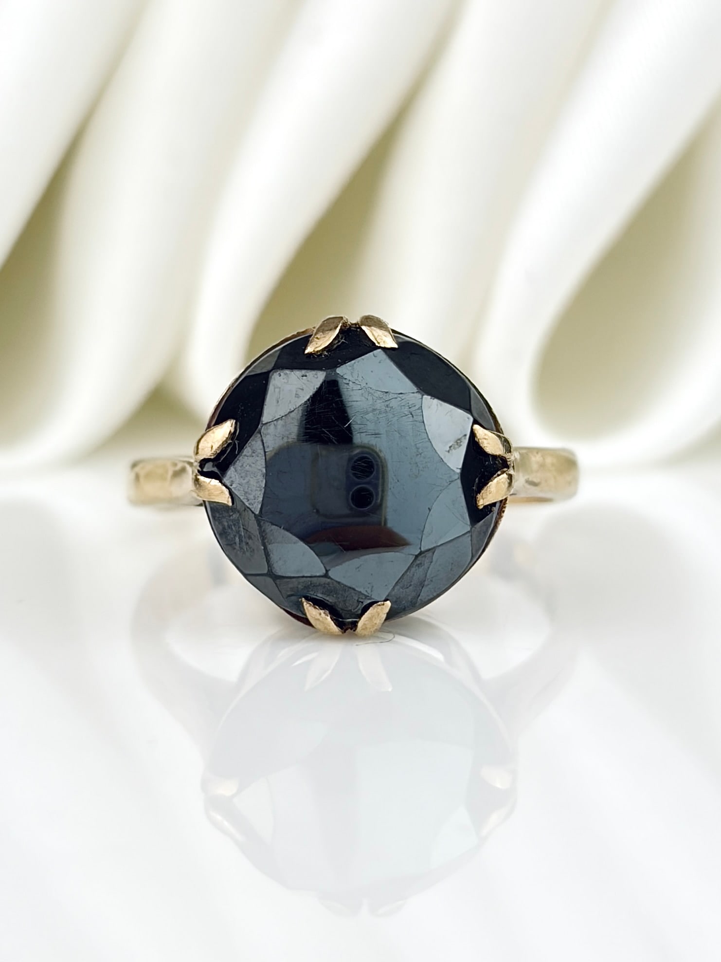 Amazing 9ct Yellow Gold Hematite Solitaire Ring (1 of 9)