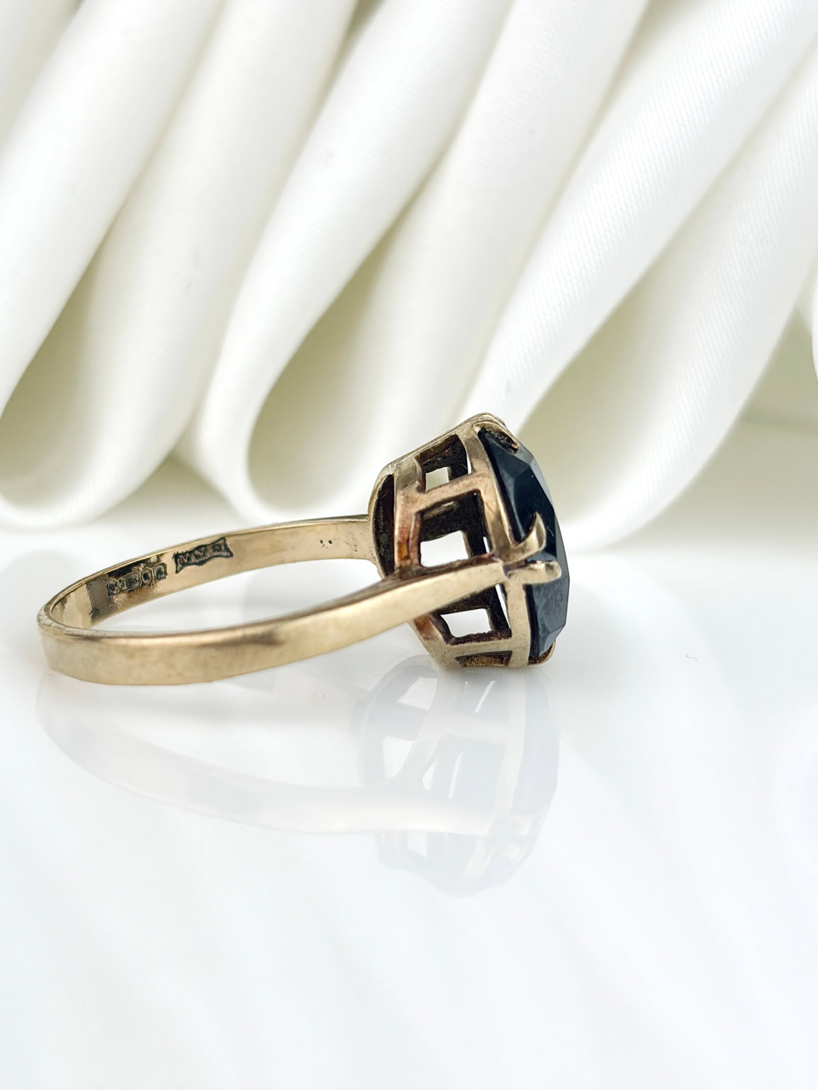Amazing 9ct Yellow Gold Hematite Solitaire Ring - 2
